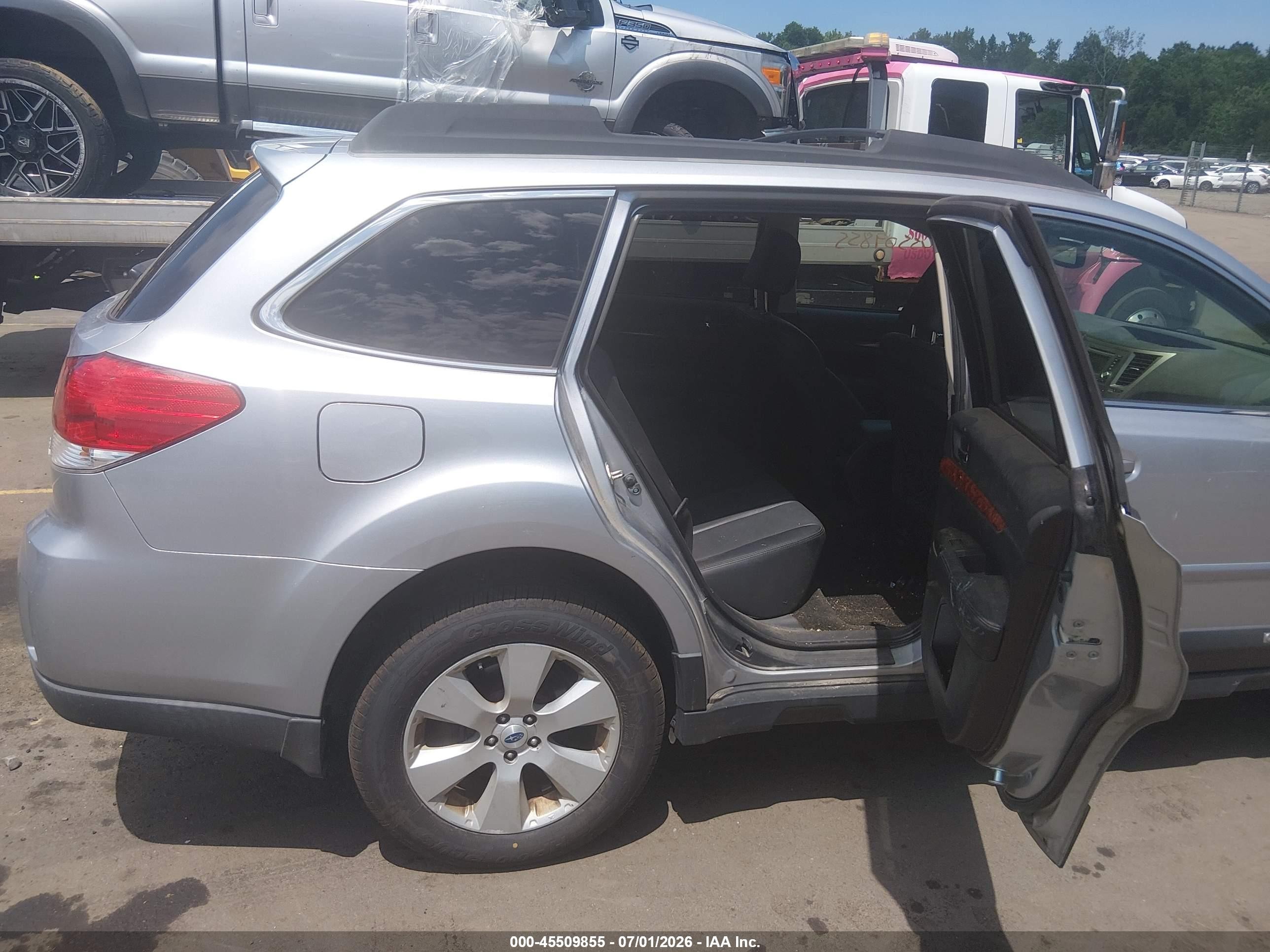 2012 Subaru Outback 2.5i Limited Silver vin: 4S4BRBKC1C3296680