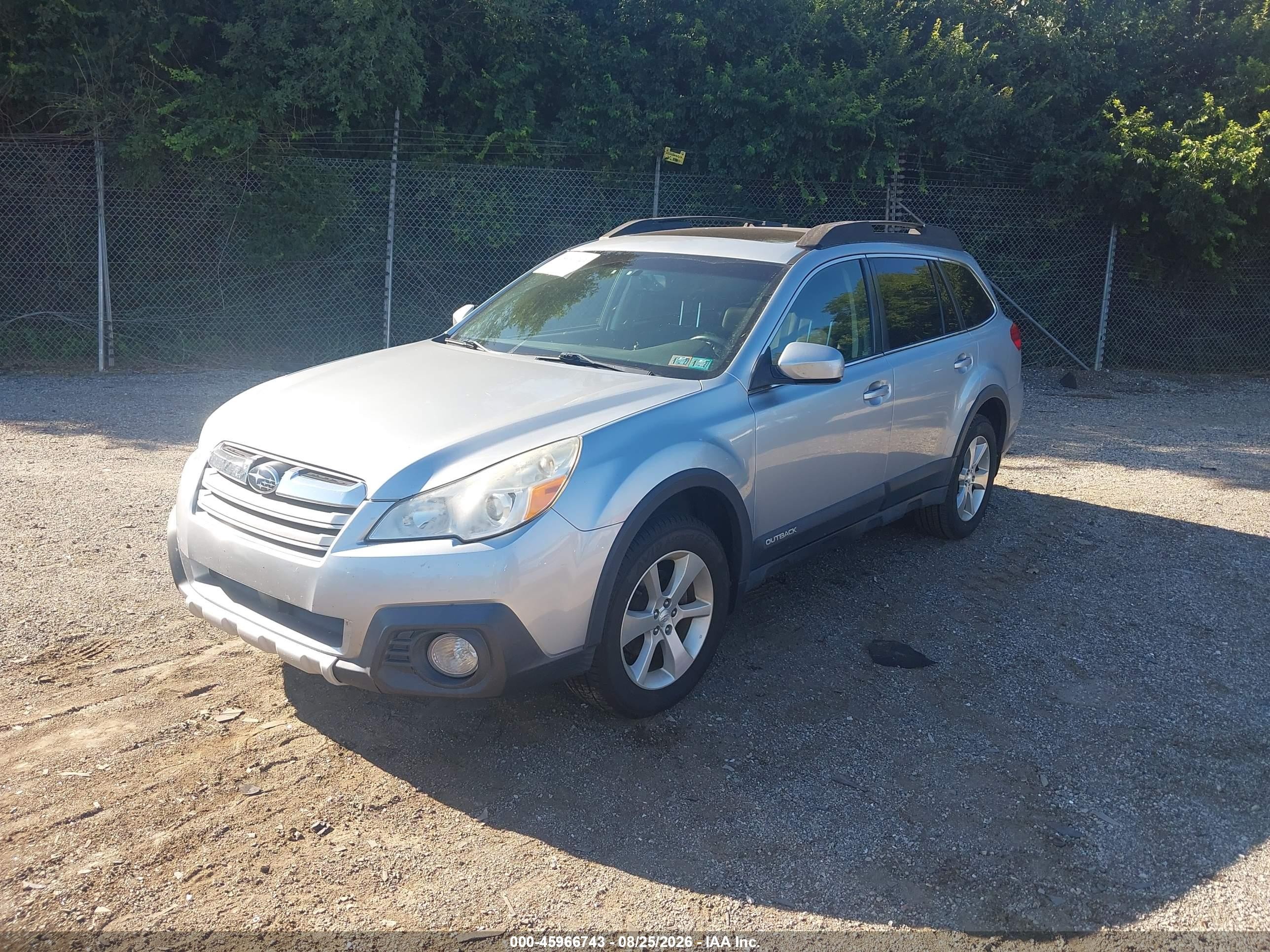 2013 Subaru Outback 2.5i Limited Silver vin: 4S4BRBKC1D3215436