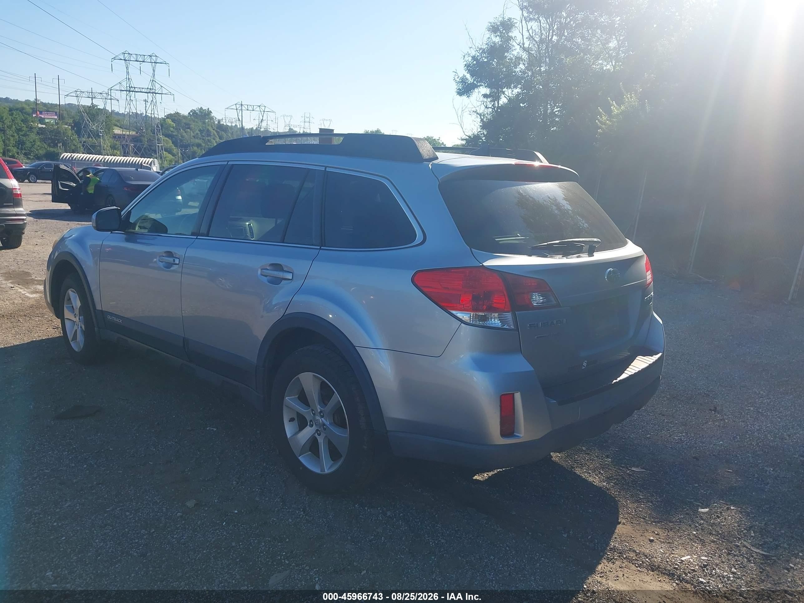 2013 Subaru Outback 2.5i Limited Silver vin: 4S4BRBKC1D3215436