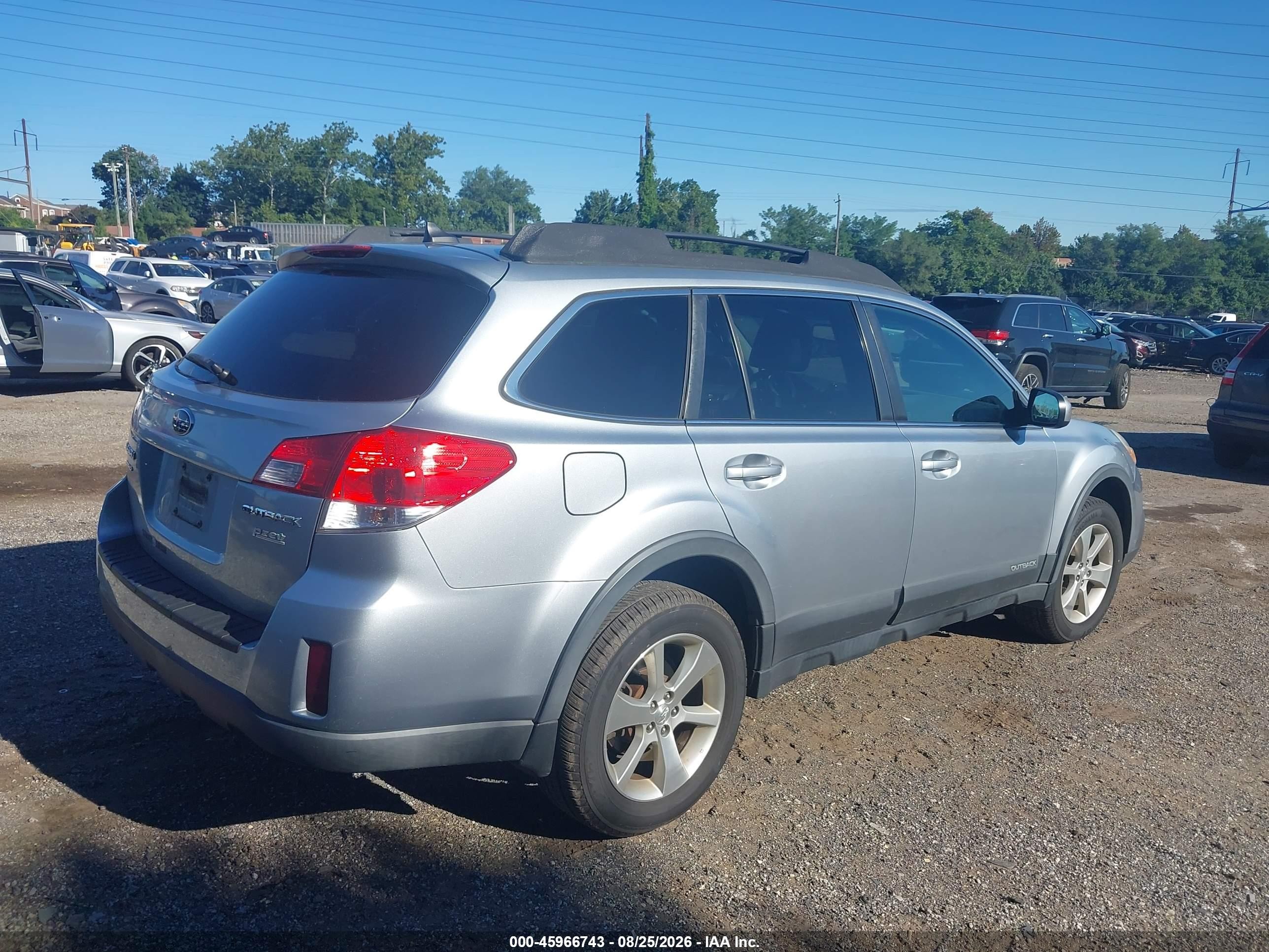 2013 Subaru Outback 2.5i Limited Silver vin: 4S4BRBKC1D3215436