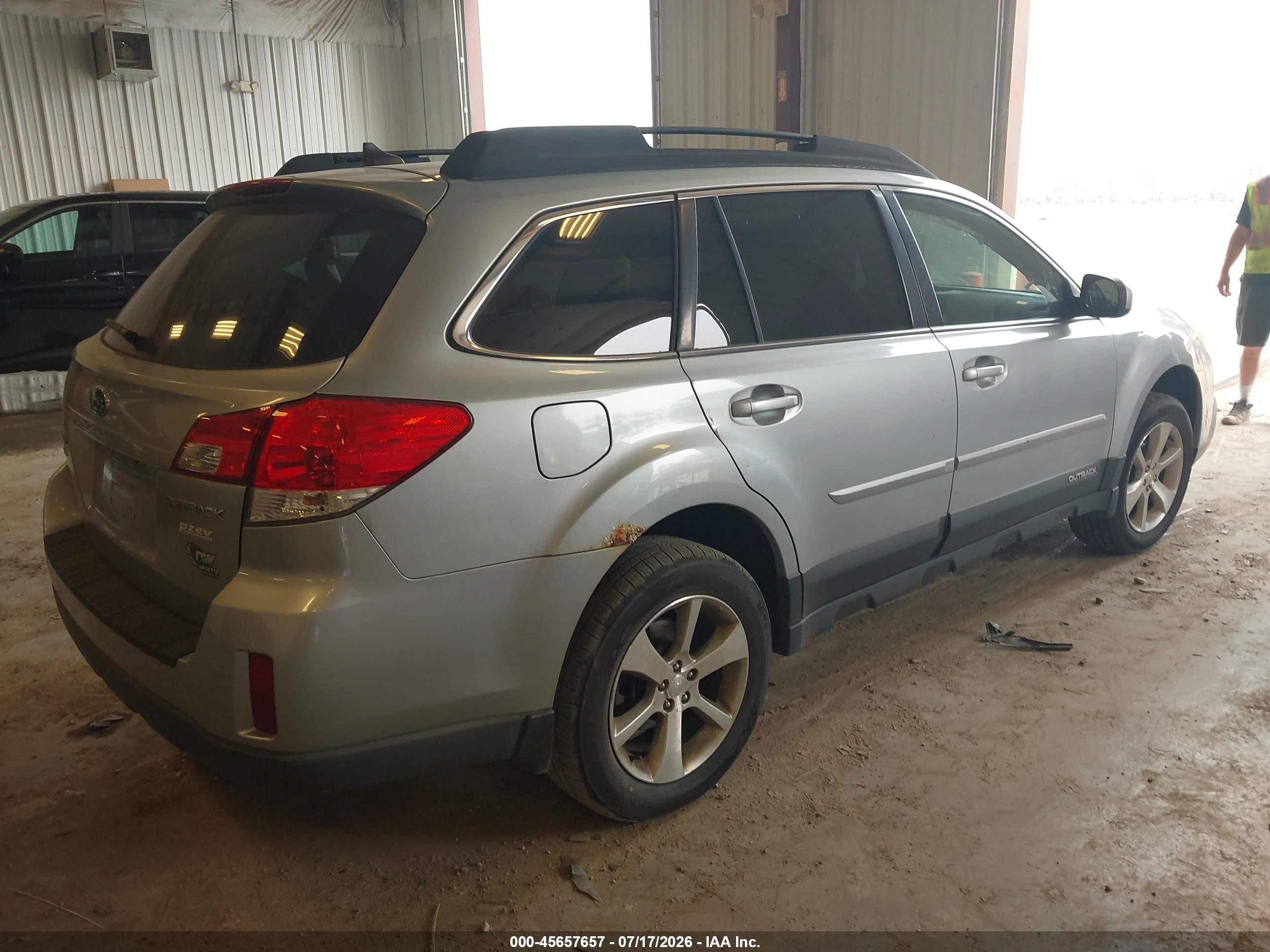 2013 Subaru Outback 2.5i Limited Silver vin: 4S4BRBKC1D3276186