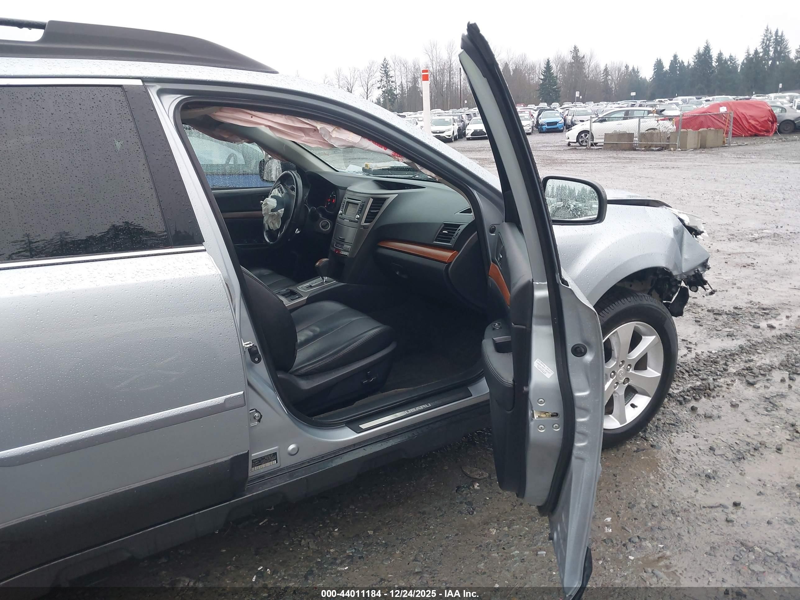 2013 Subaru Outback 2.5i Limited Silver vin: 4S4BRBKC1D3317979
