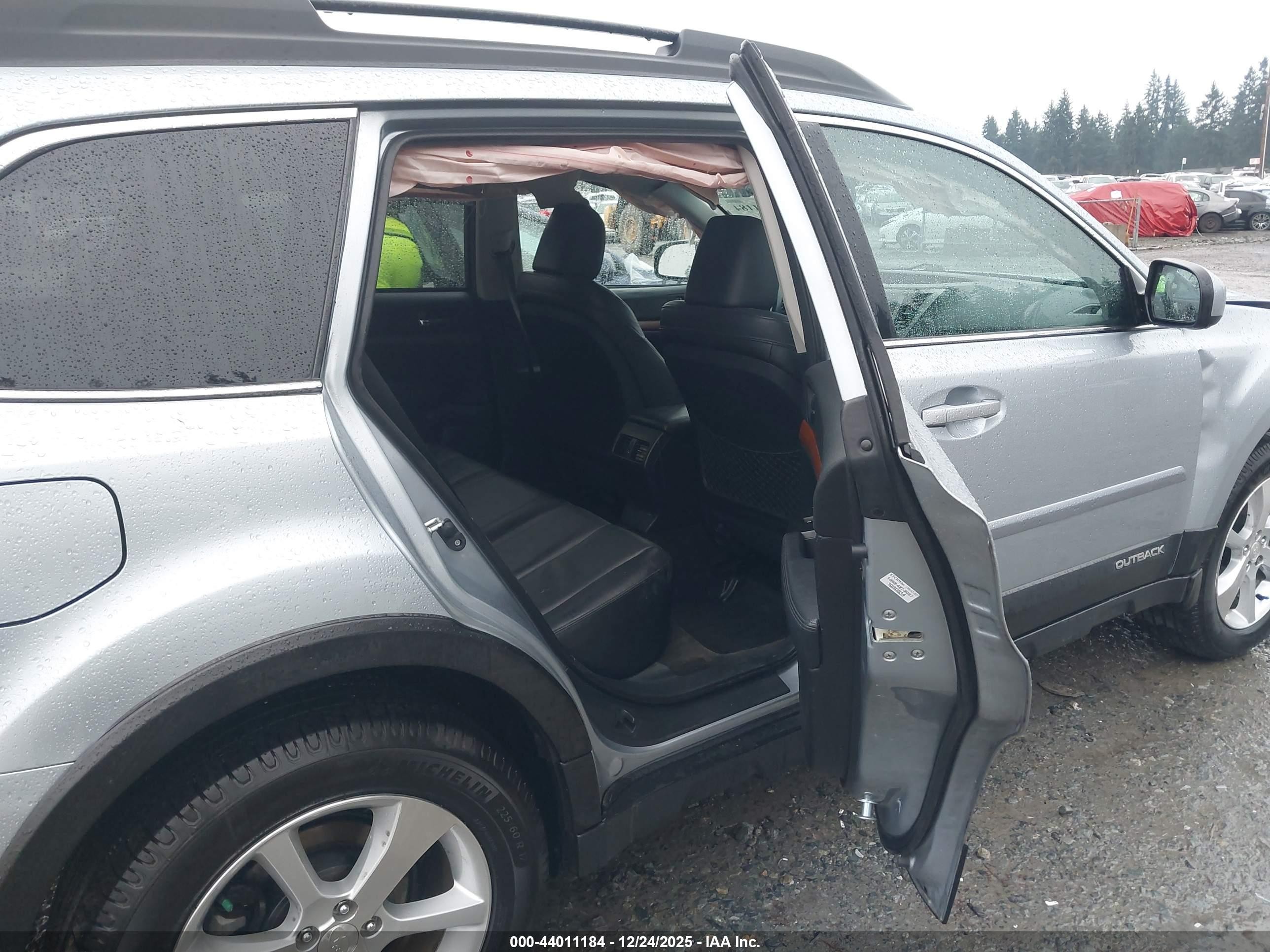 2013 Subaru Outback 2.5i Limited Silver vin: 4S4BRBKC1D3317979