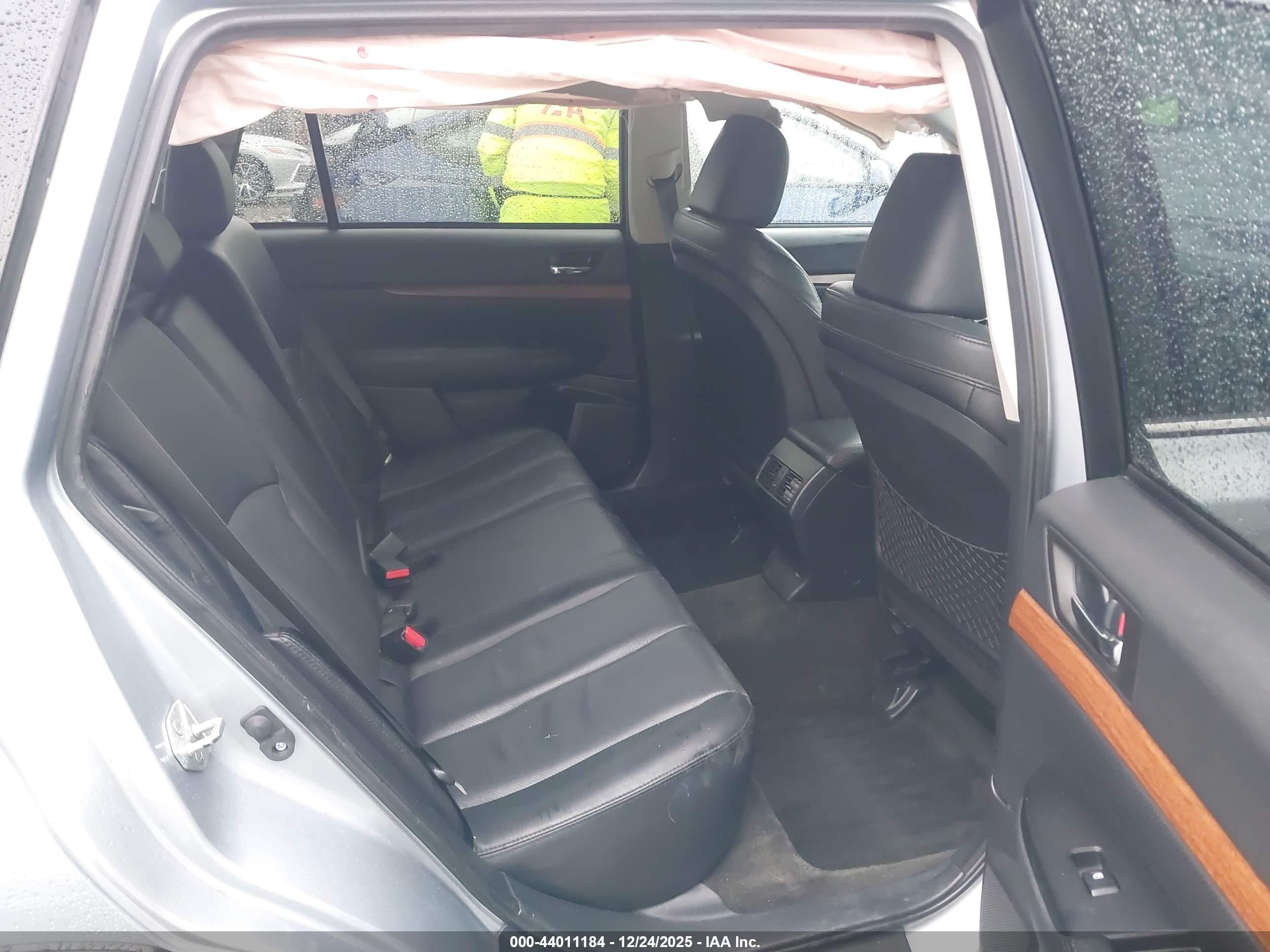 2013 Subaru Outback 2.5i Limited Silver vin: 4S4BRBKC1D3317979