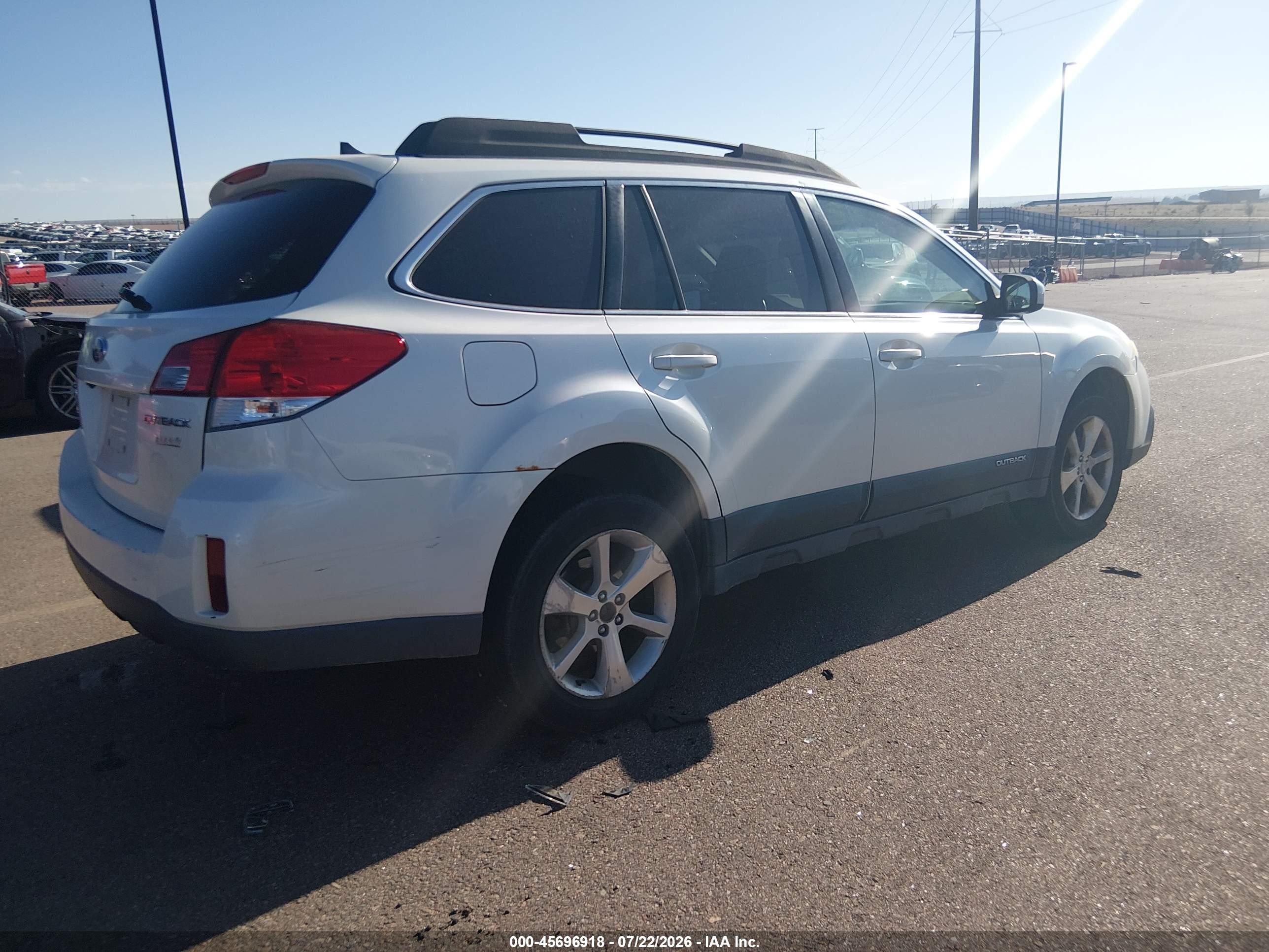 2013 Subaru Outback 2.5i Limited White vin: 4S4BRBKC1D3324785