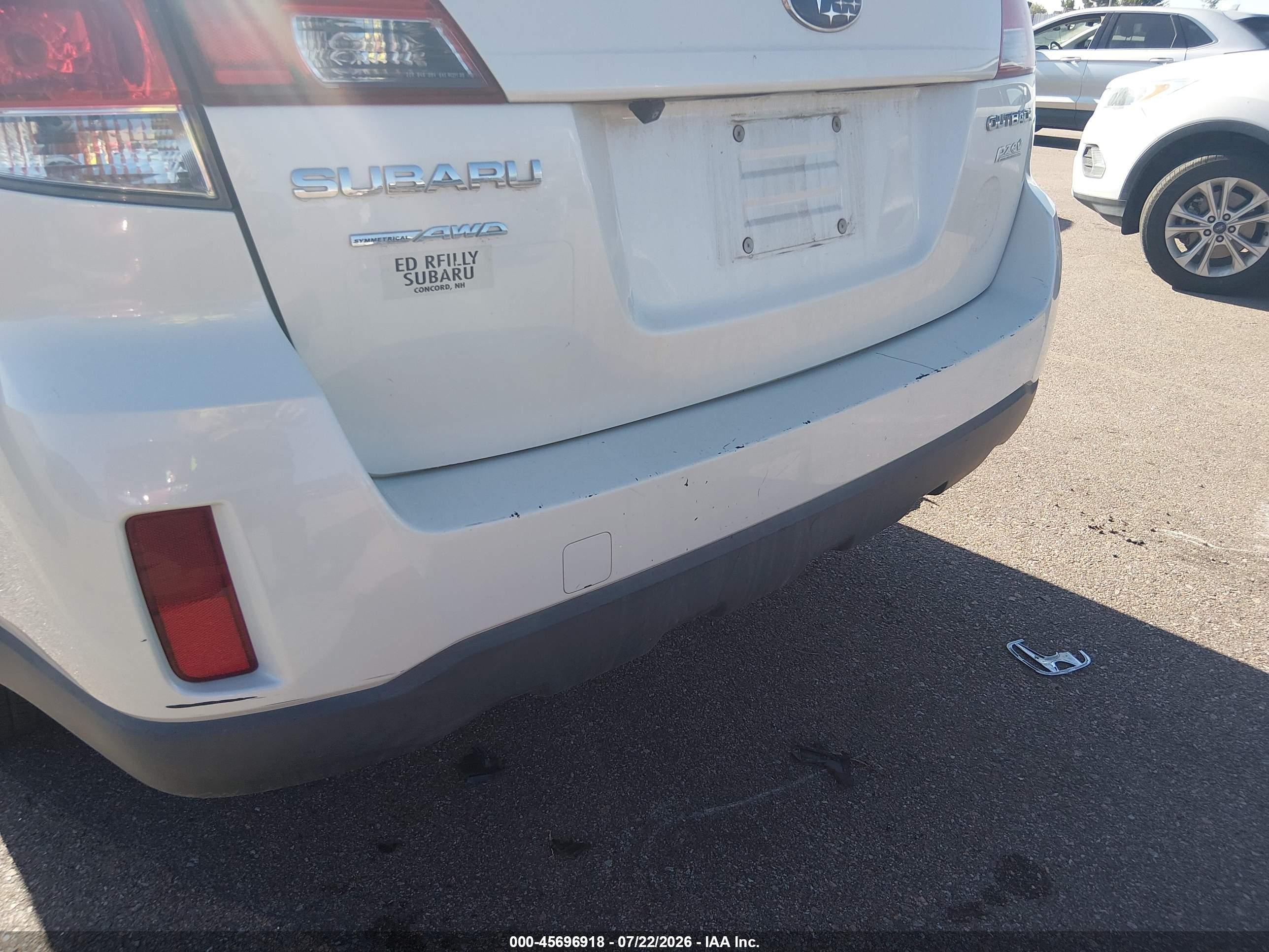 2013 Subaru Outback 2.5i Limited White vin: 4S4BRBKC1D3324785