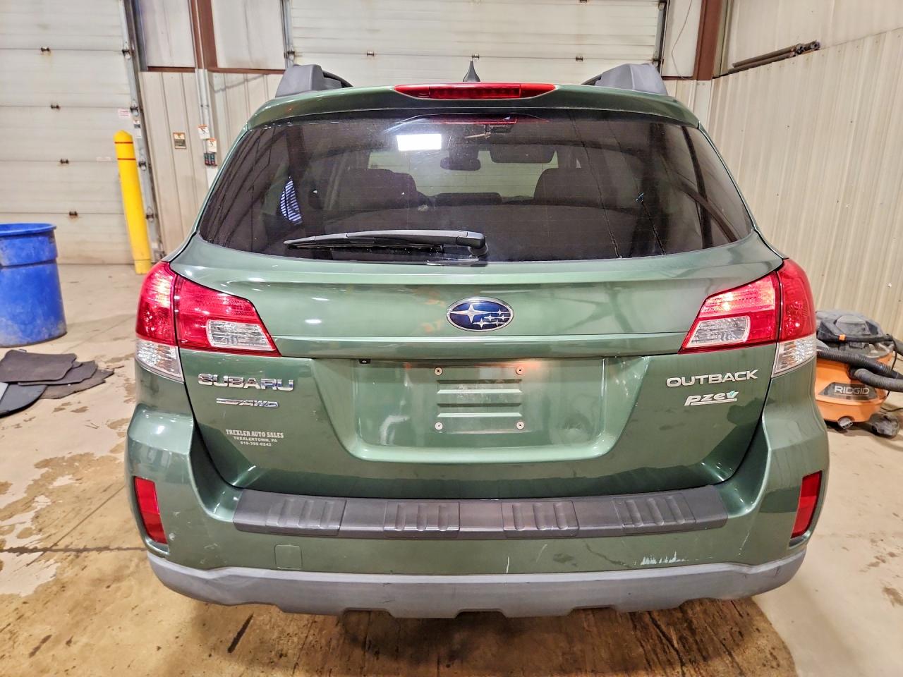 2011 Subaru Outback 2.5i Limited Green vin: 4S4BRBKC2B3357632