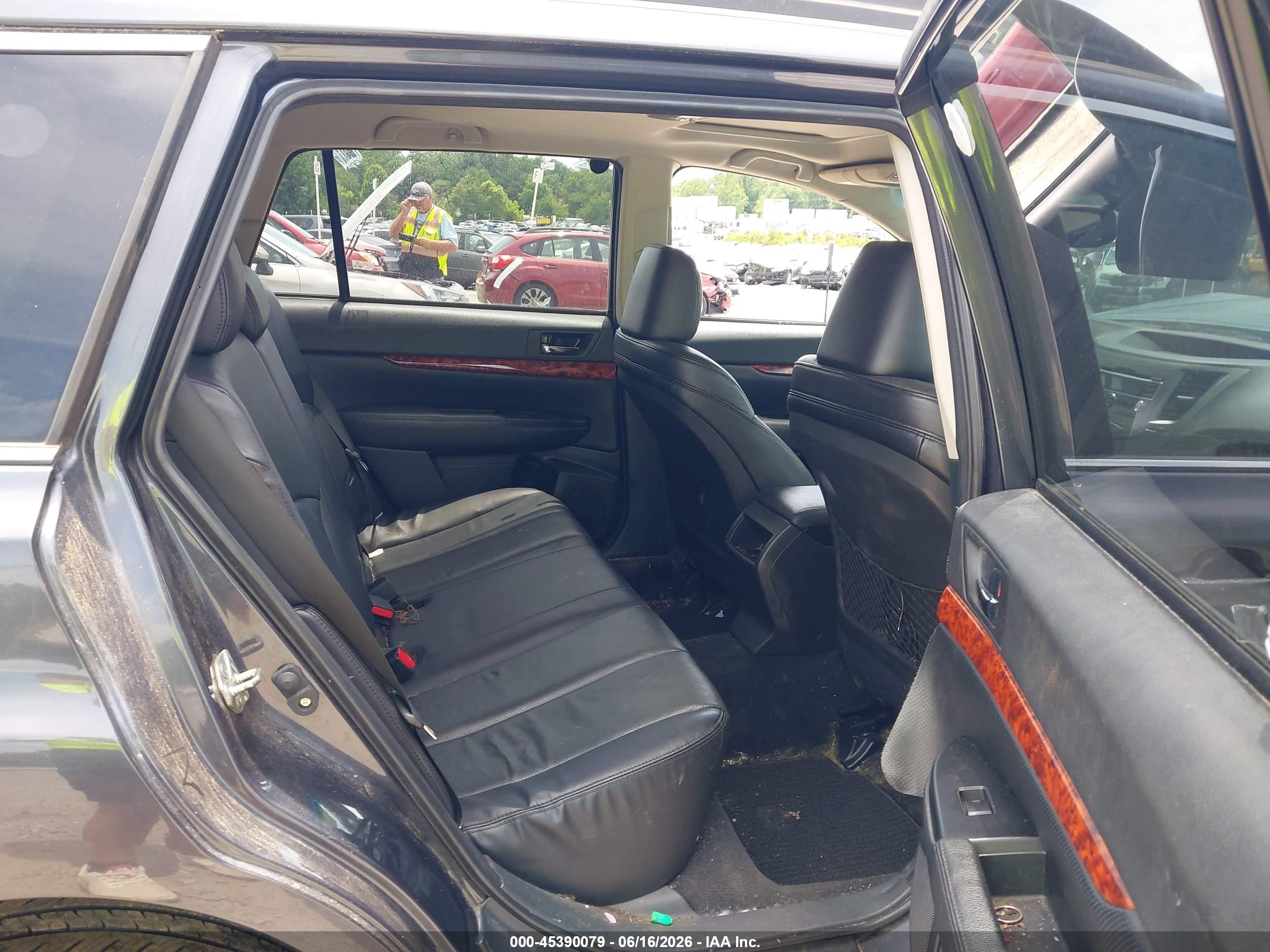 2011 Subaru Outback 2.5i Limited Gray vin: 4S4BRBKC2B3365455