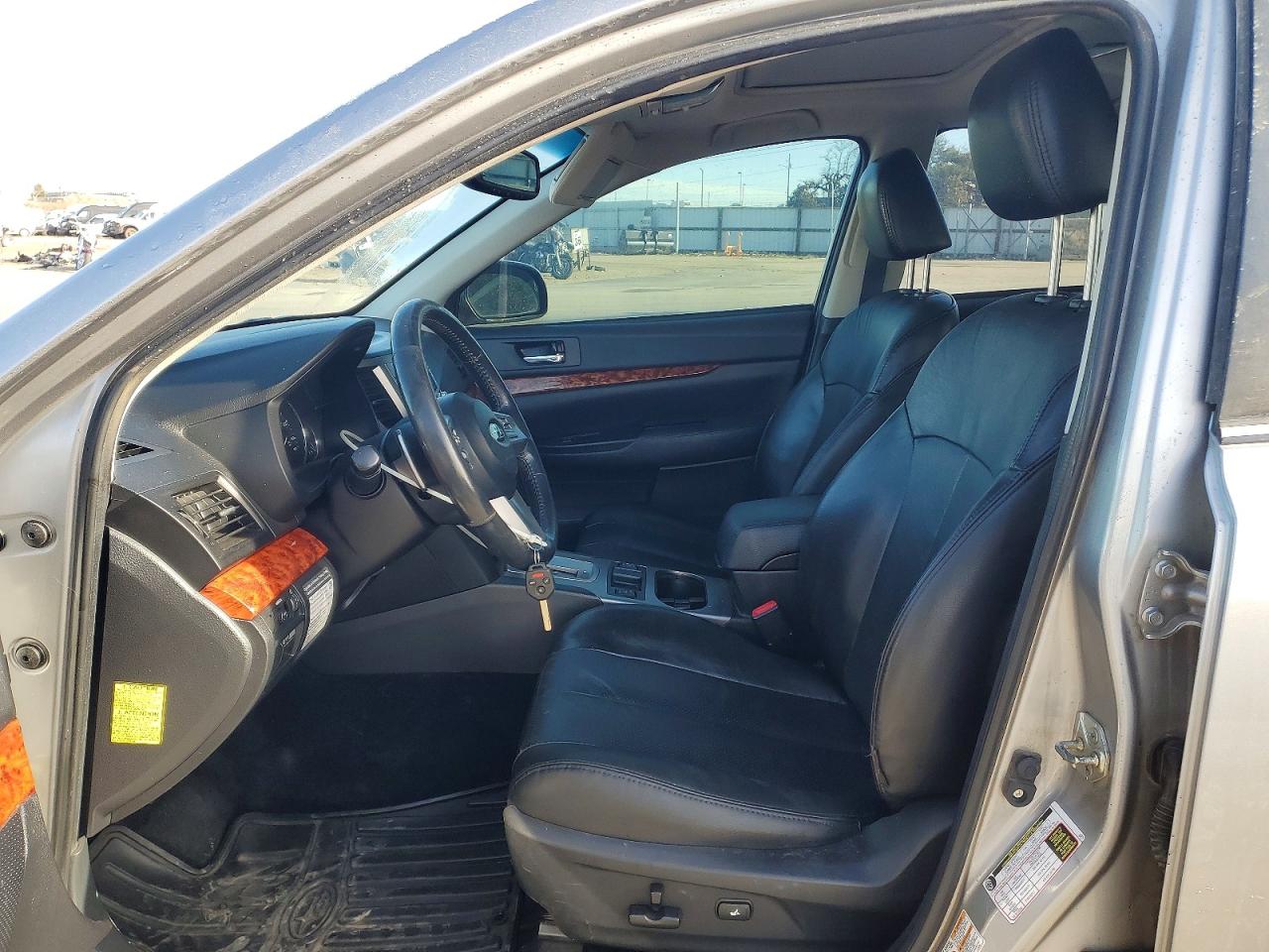 2011 Subaru Outback 2.5i Limited Silver vin: 4S4BRBKC2B3404125