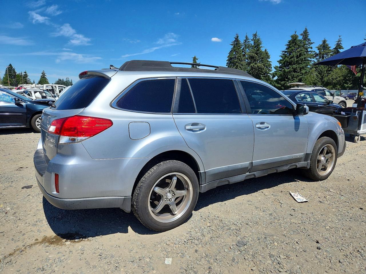 2013 Subaru Outback 2.5i Limited Silver vin: 4S4BRBKC2D3219463