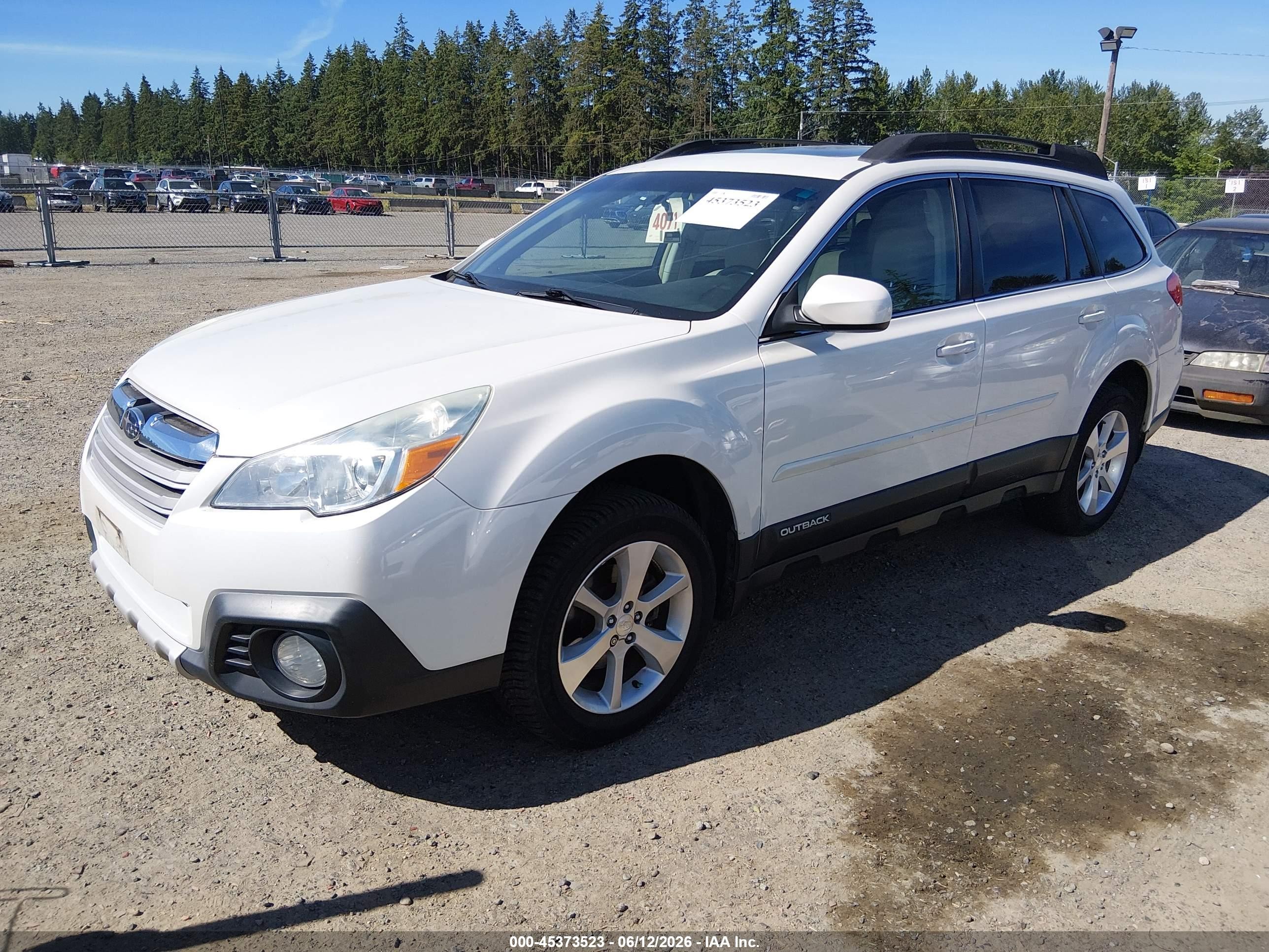 2013 Subaru Outback 2.5i Limited White vin: 4S4BRBKC2D3272678