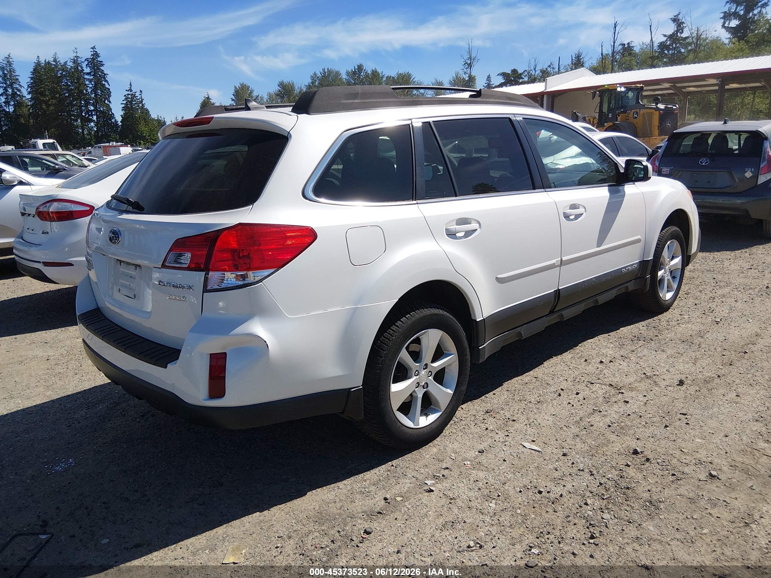 2013 Subaru Outback 2.5i Limited White vin: 4S4BRBKC2D3272678