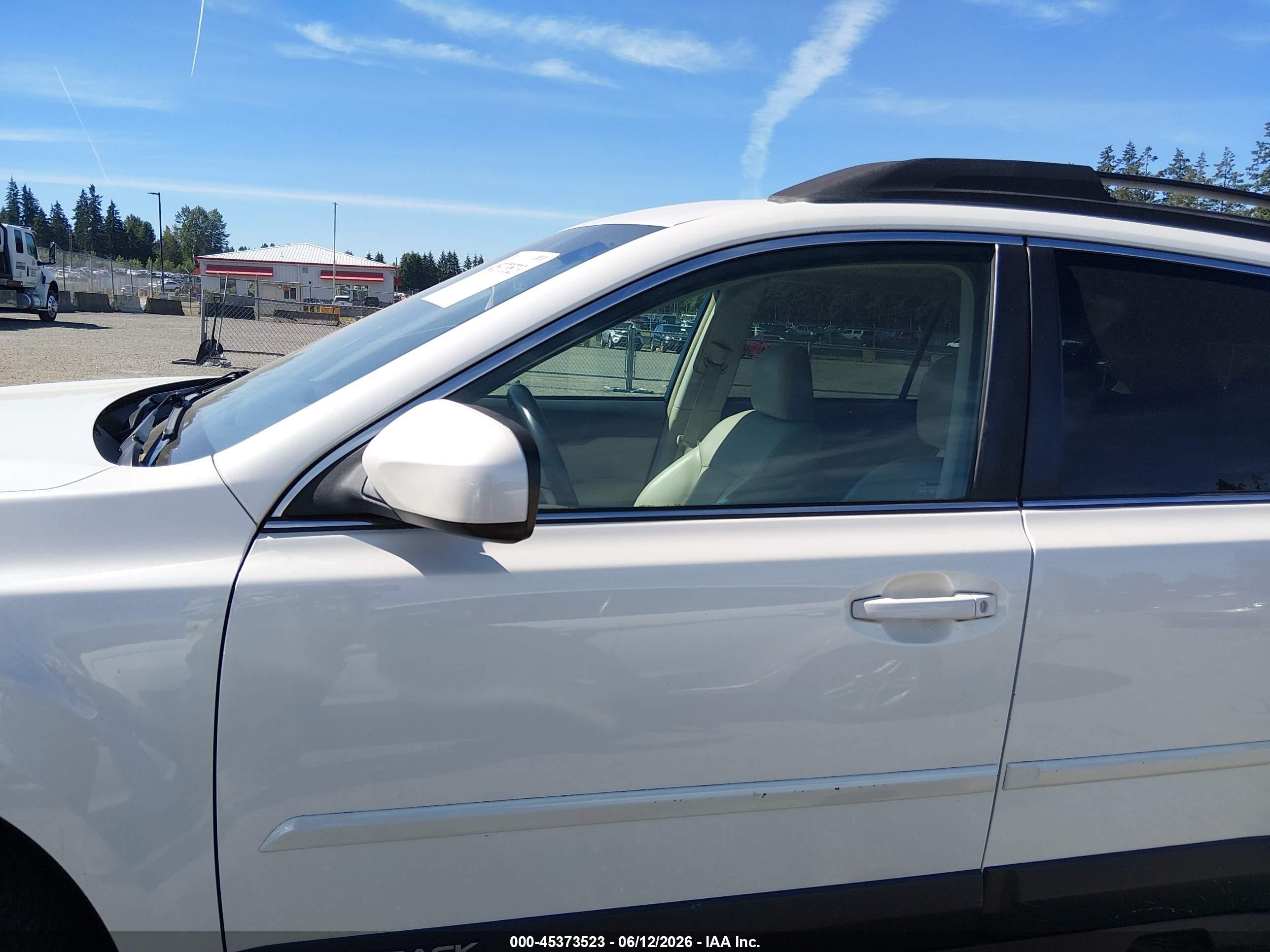 2013 Subaru Outback 2.5i Limited White vin: 4S4BRBKC2D3272678