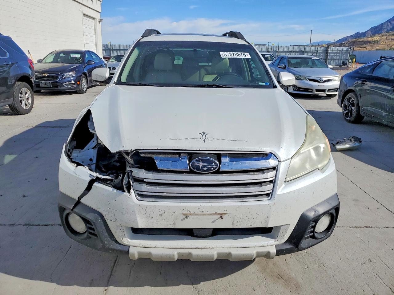 2013 Subaru Outback 2.5i Limited White vin: 4S4BRBKC2D3287021