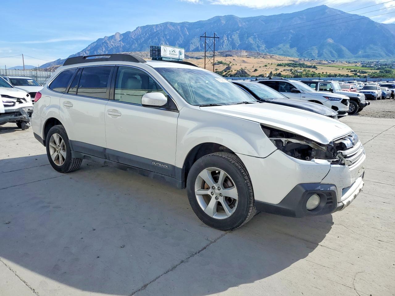 2013 Subaru Outback 2.5i Limited White vin: 4S4BRBKC2D3287021