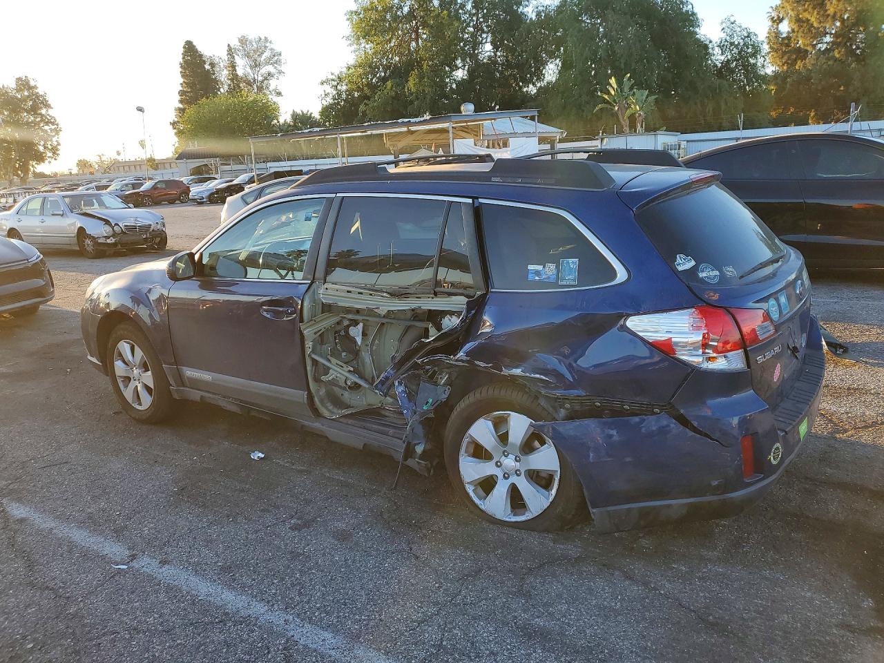 2010 Subaru Outback 2.5i Limited Синий vin: 4S4BRBKC3A3331619