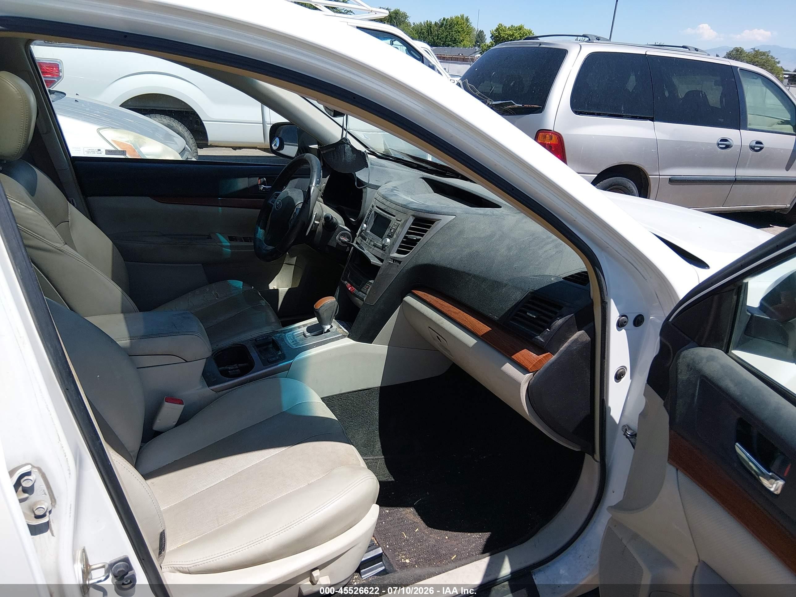 2013 Subaru Outback 2.5i Limited White vin: 4S4BRBKC3D3285083