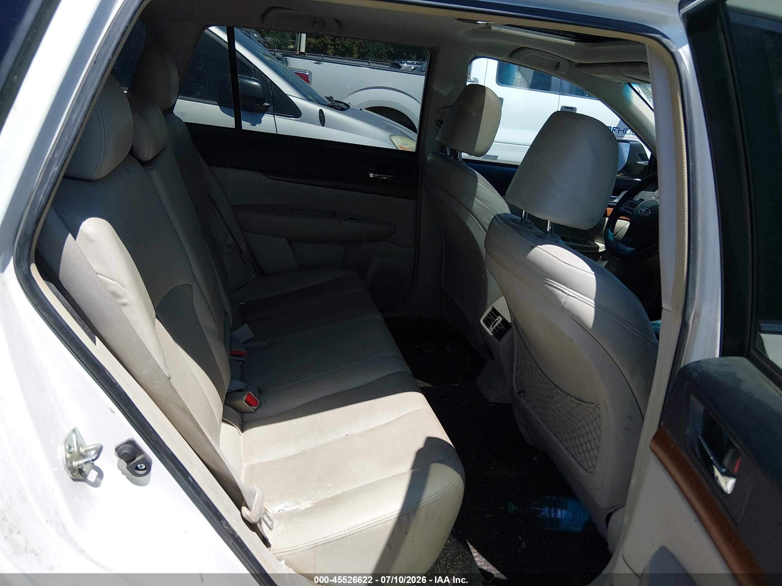 2013 Subaru Outback 2.5i Limited White vin: 4S4BRBKC3D3285083