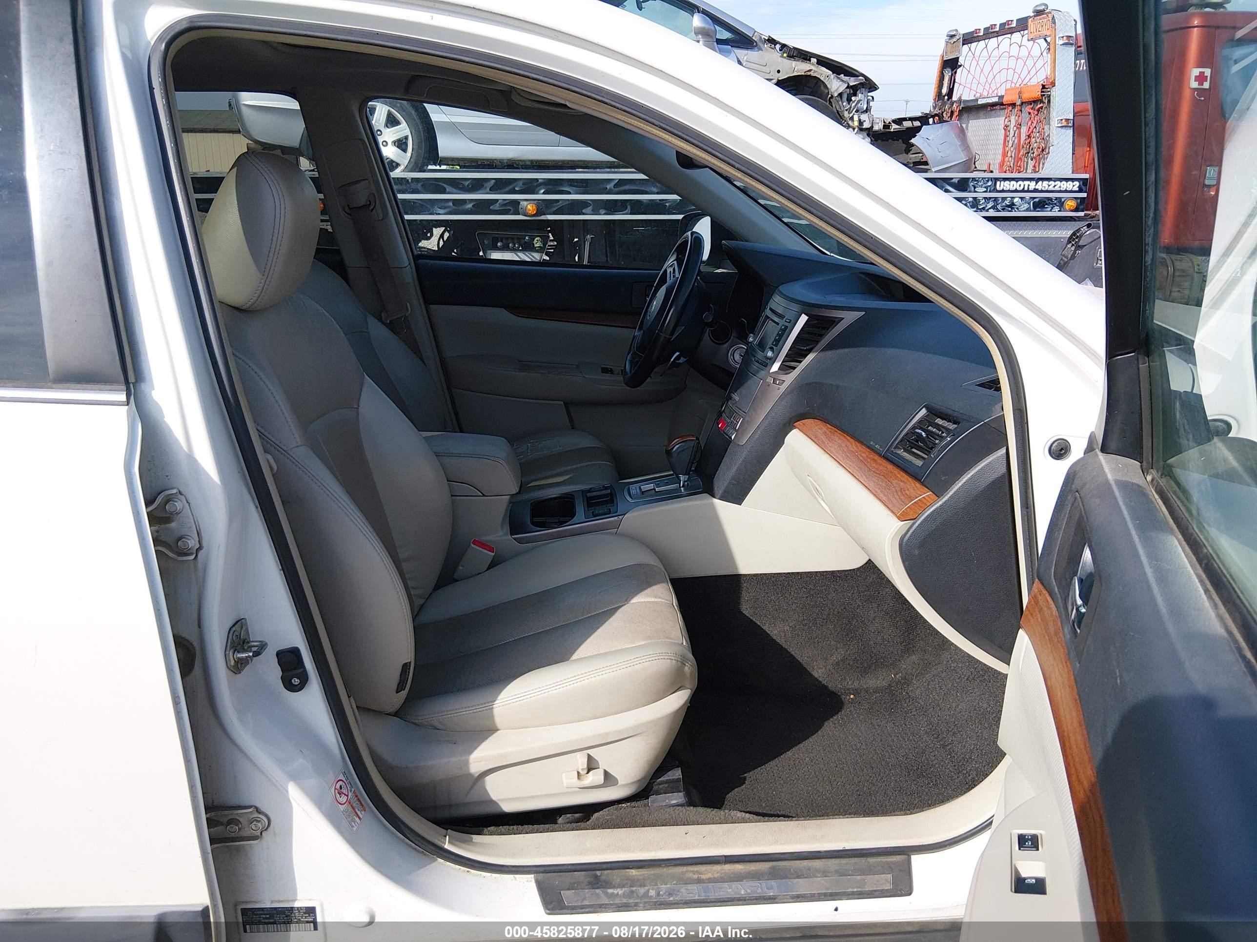 2013 Subaru Outback 2.5i Limited White vin: 4S4BRBKC3D3312315