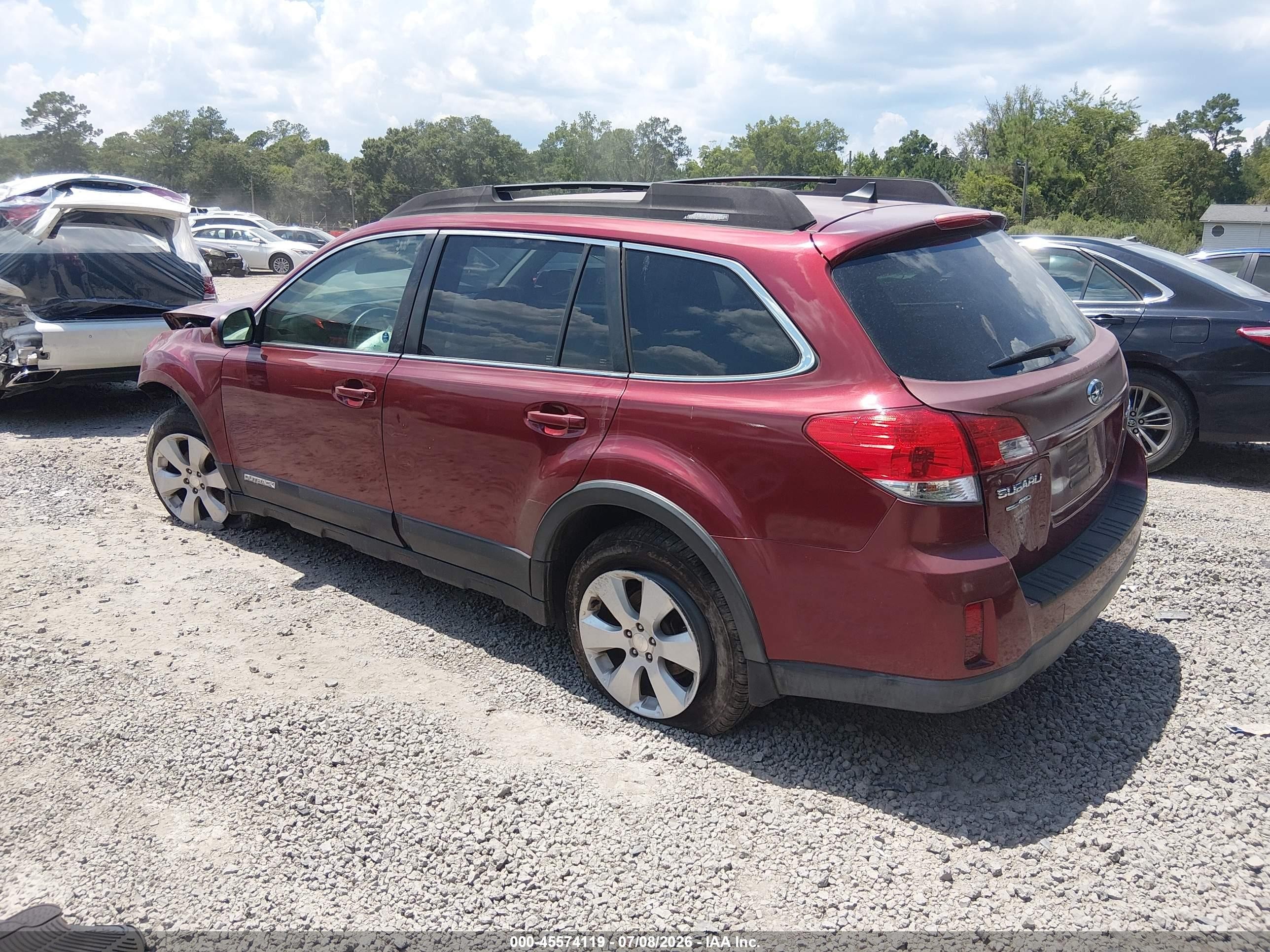 2011 Subaru Outback 2.5i Limited Red vin: 4S4BRBKC4B3318878