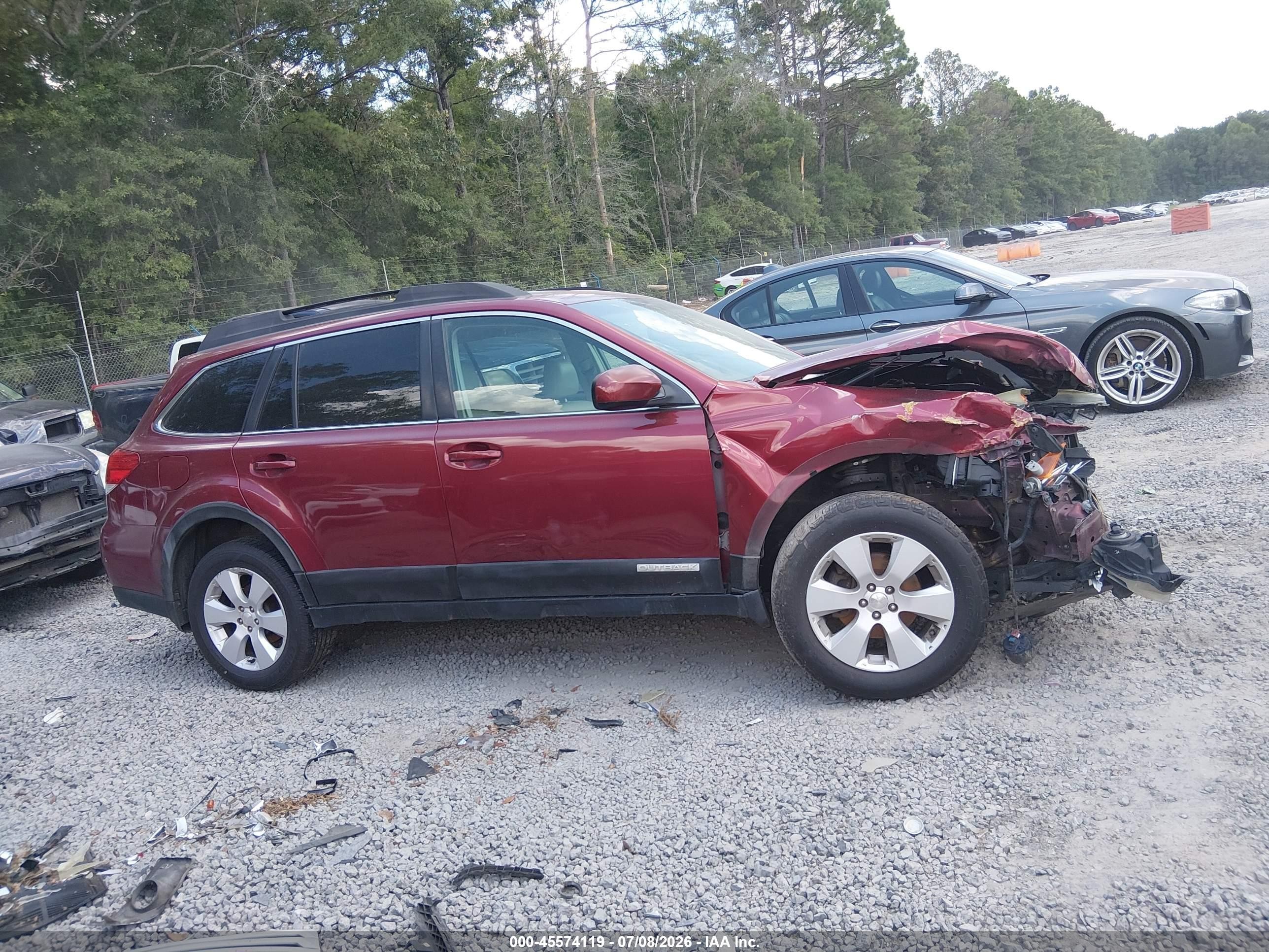 2011 Subaru Outback 2.5i Limited Red vin: 4S4BRBKC4B3318878