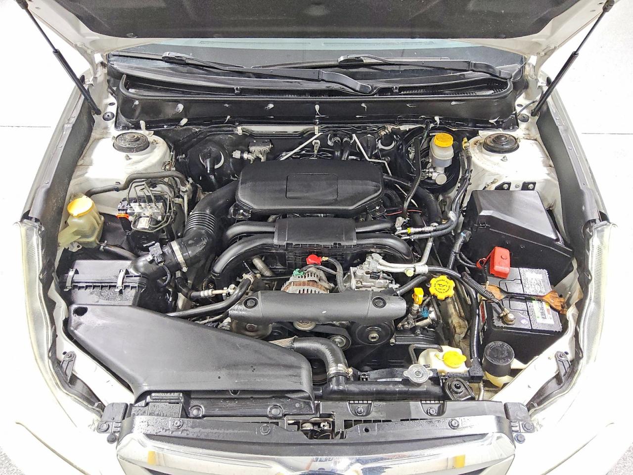2011 Subaru Outback 2.5i Limited White vin: 4S4BRBKC4B3358751