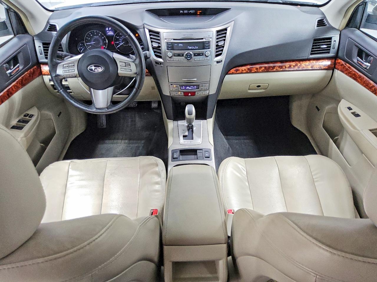 2011 Subaru Outback 2.5i Limited White vin: 4S4BRBKC4B3358751