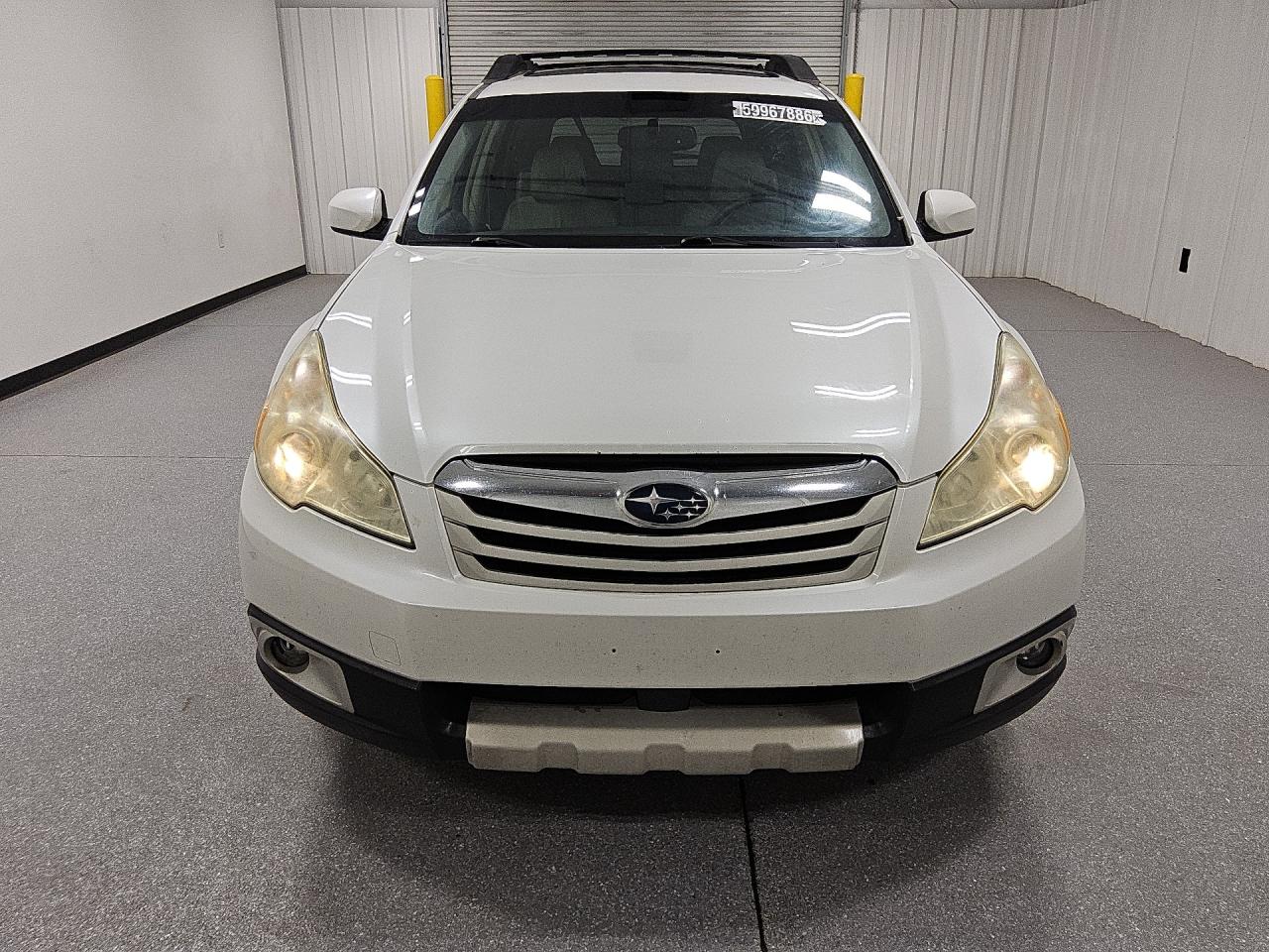 2011 Subaru Outback 2.5i Limited White vin: 4S4BRBKC4B3358751 Damage: Front Bumper/Cover, Chipped, 10 Or More