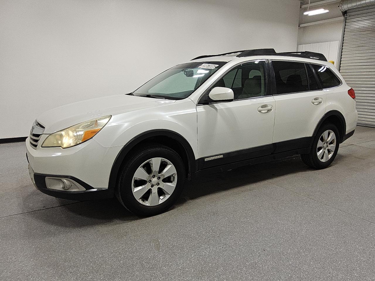 2011 Subaru Outback 2.5i Limited White vin: 4S4BRBKC4B3358751 Damage: Left Rear Window, Inoperable, Repair Required