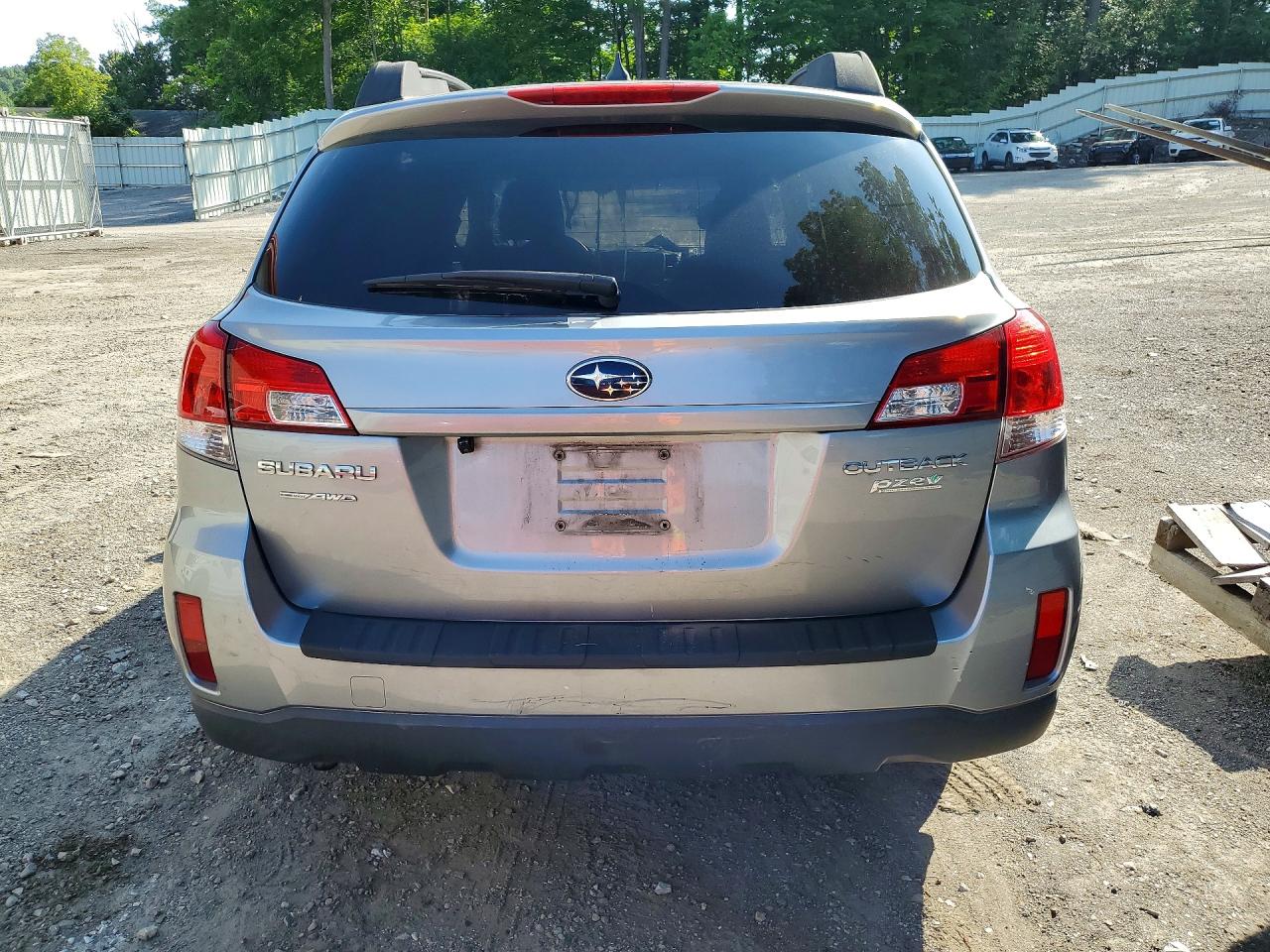 2011 Subaru Outback 2.5i Limited Серебряный vin: 4S4BRBKC4B3372228
