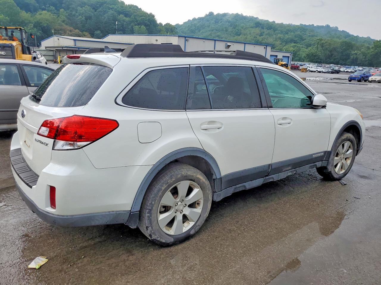 2011 Subaru Outback 2.5i Limited White vin: 4S4BRBKC4B3387019