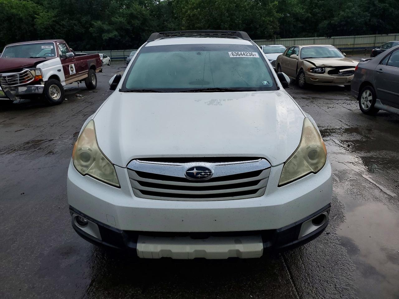 2011 Subaru Outback 2.5i Limited White vin: 4S4BRBKC4B3387019