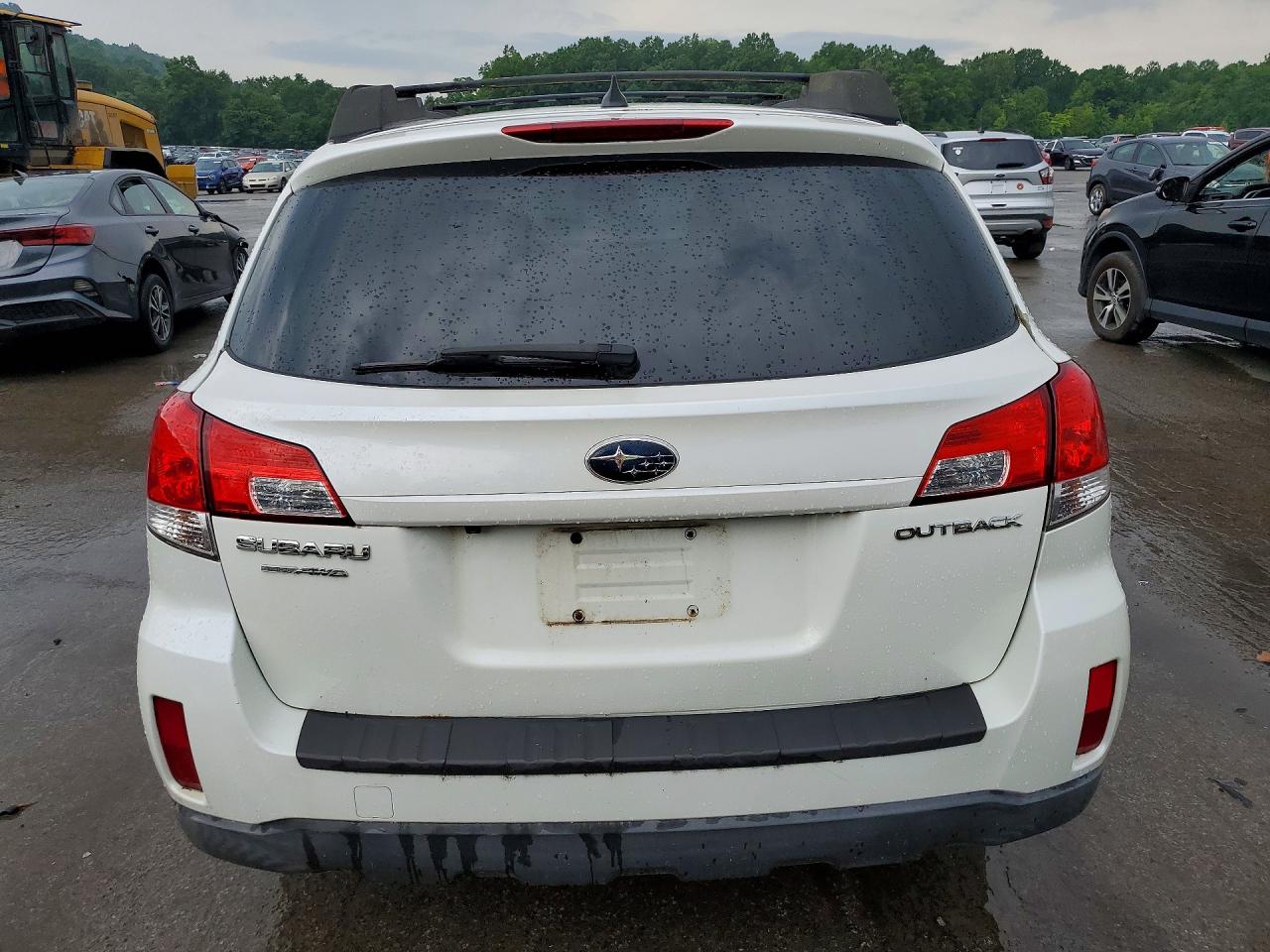 2011 Subaru Outback 2.5i Limited White vin: 4S4BRBKC4B3387019