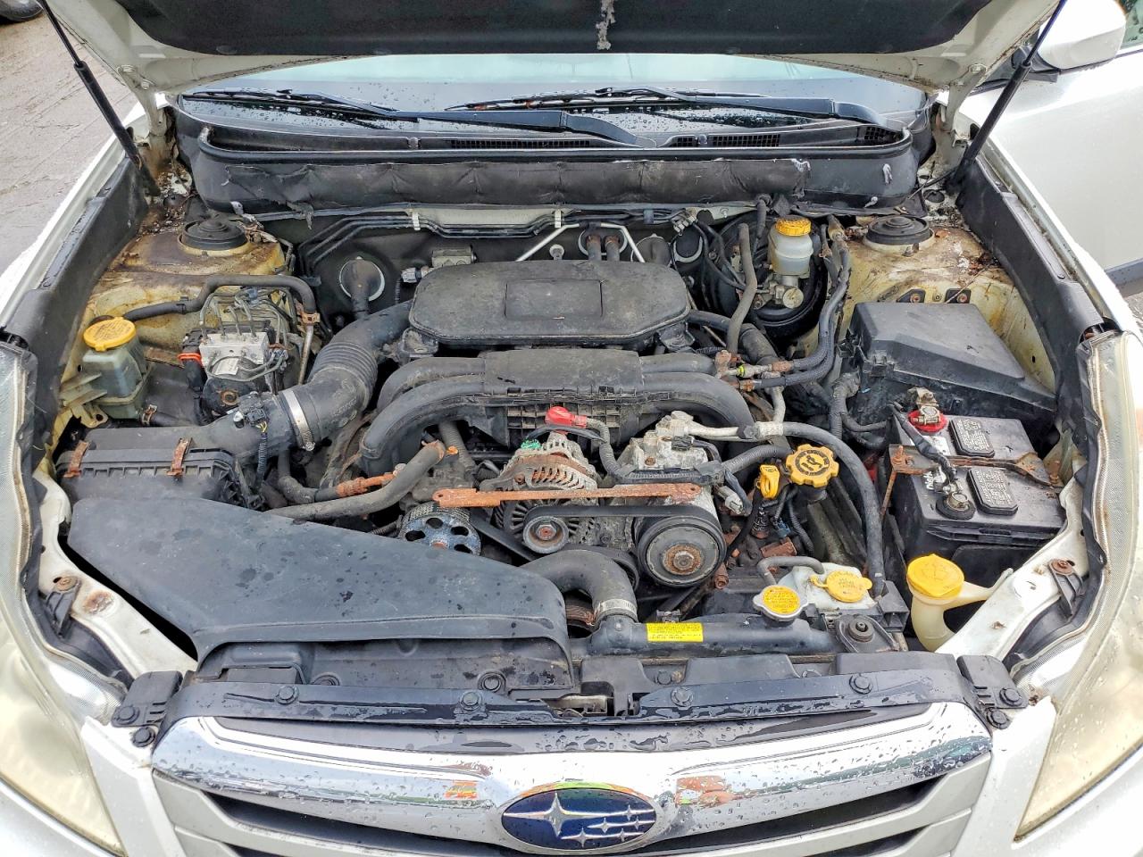 2011 Subaru Outback 2.5i Limited White vin: 4S4BRBKC4B3387019