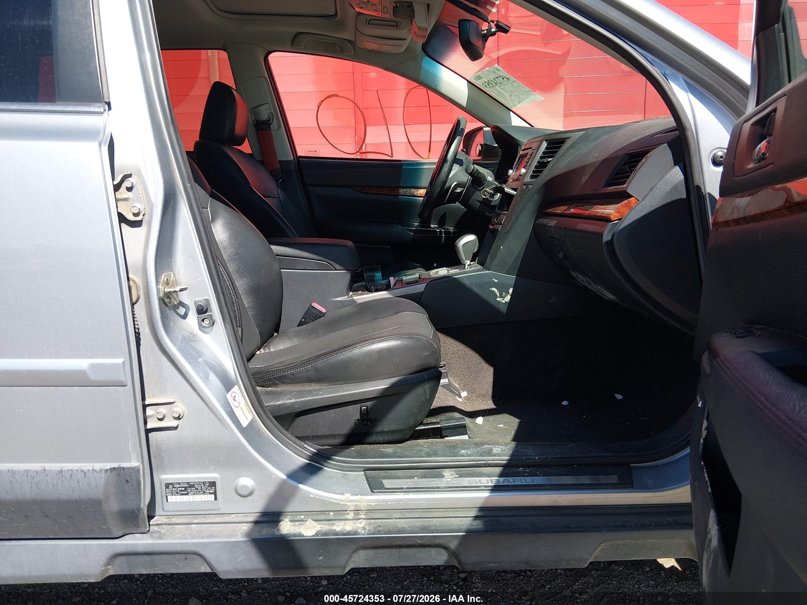 2012 Subaru Outback 2.5i Limited Silver vin: 4S4BRBKC4C3201979