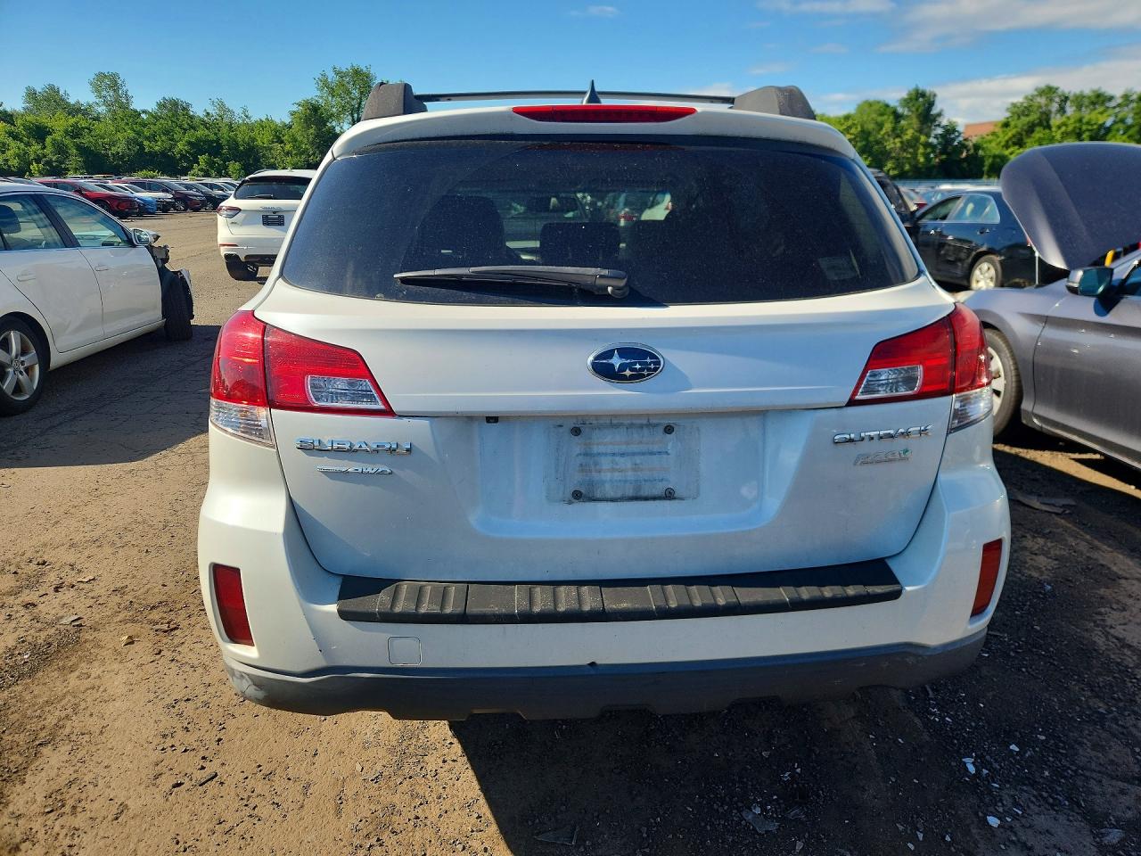 2012 Subaru Outback 2.5i Limited White vin: 4S4BRBKC4C3207359