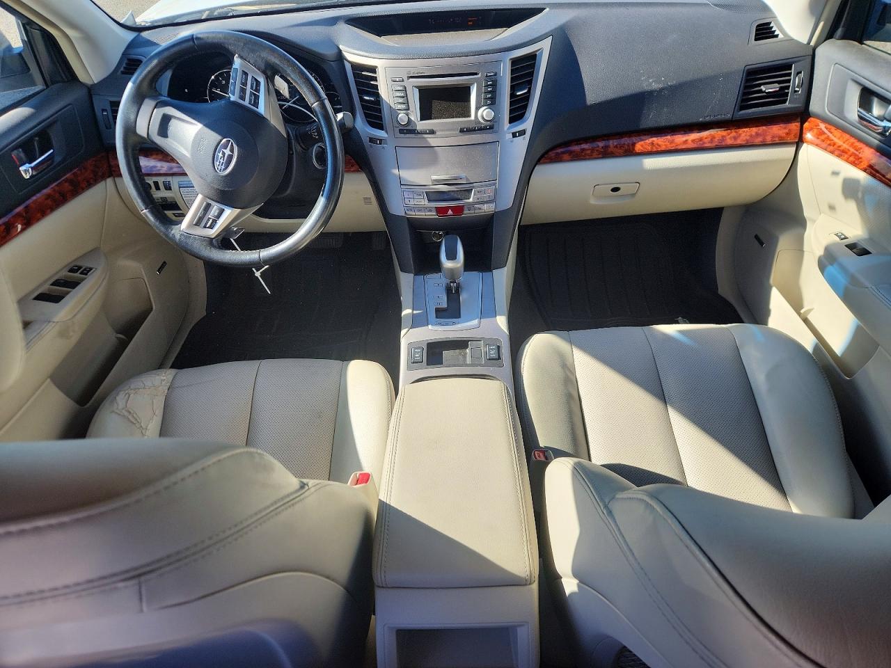 2012 Subaru Outback 2.5i Limited White vin: 4S4BRBKC4C3207359