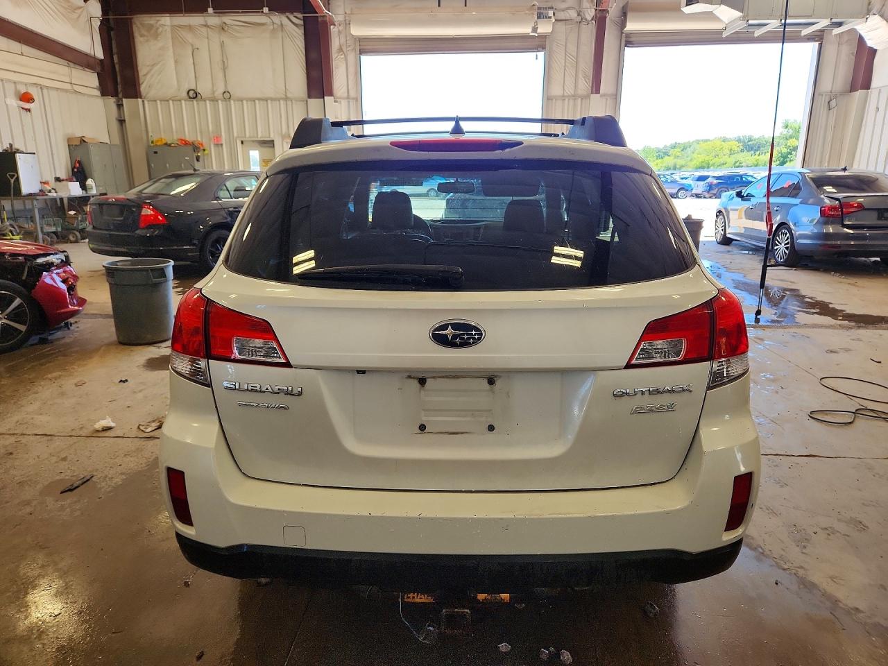 2013 Subaru Outback 2.5i Limited White vin: 4S4BRBKC4D3301906