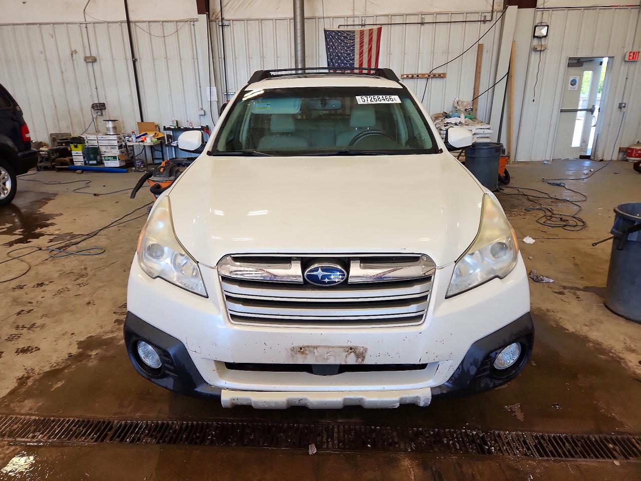 2013 Subaru Outback 2.5i Limited White vin: 4S4BRBKC4D3301906