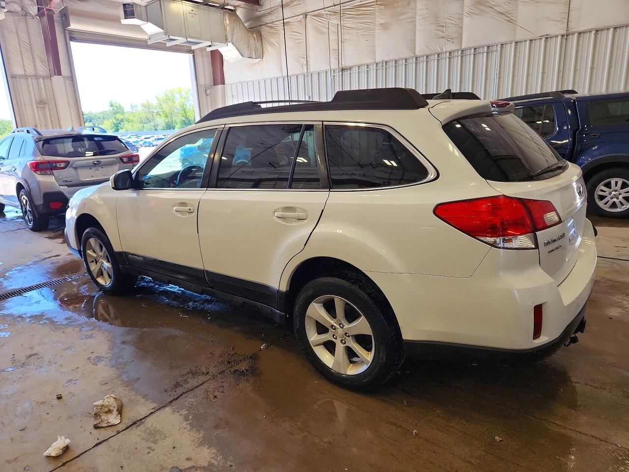2013 Subaru Outback 2.5i Limited White vin: 4S4BRBKC4D3301906