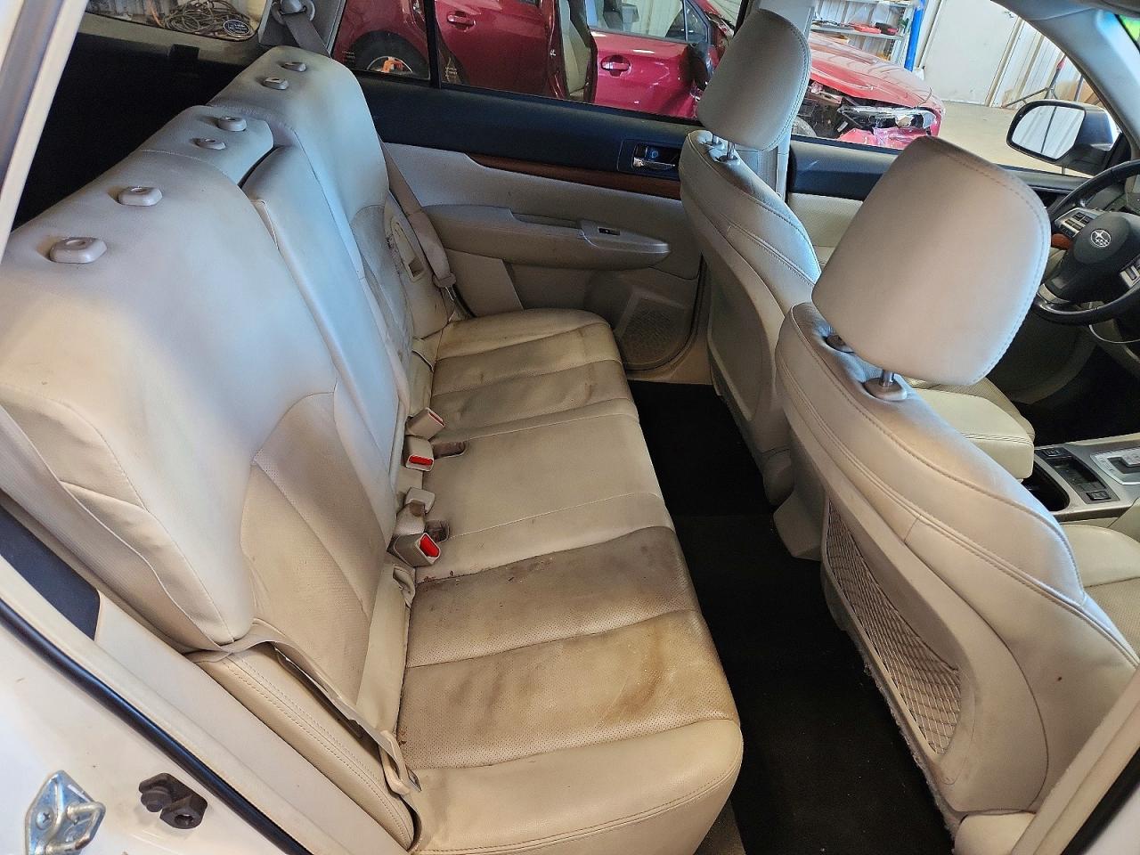 2013 Subaru Outback 2.5i Limited White vin: 4S4BRBKC4D3301906