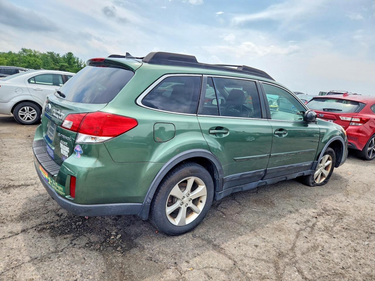 2014 Subaru Outback 2.5i Limited Зеленый vin: 4S4BRBKC4E3310025