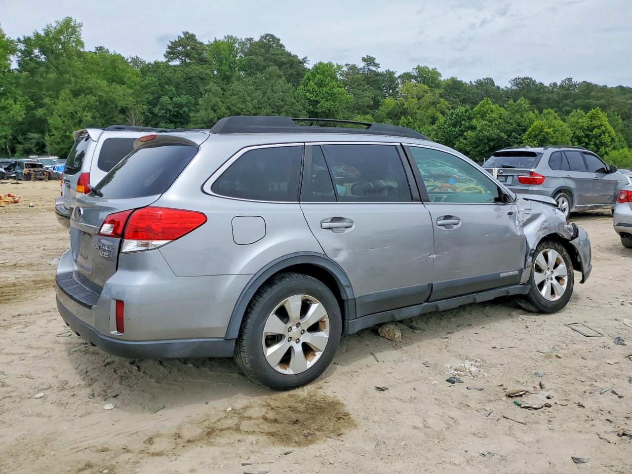 2010 Subaru Outback 2.5i Limited Серебряный vin: 4S4BRBKC5A3353993