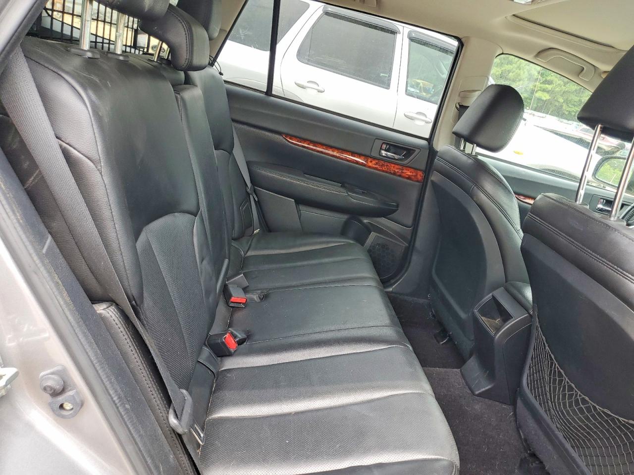 2010 Subaru Outback 2.5i Limited Серебряный vin: 4S4BRBKC5A3353993