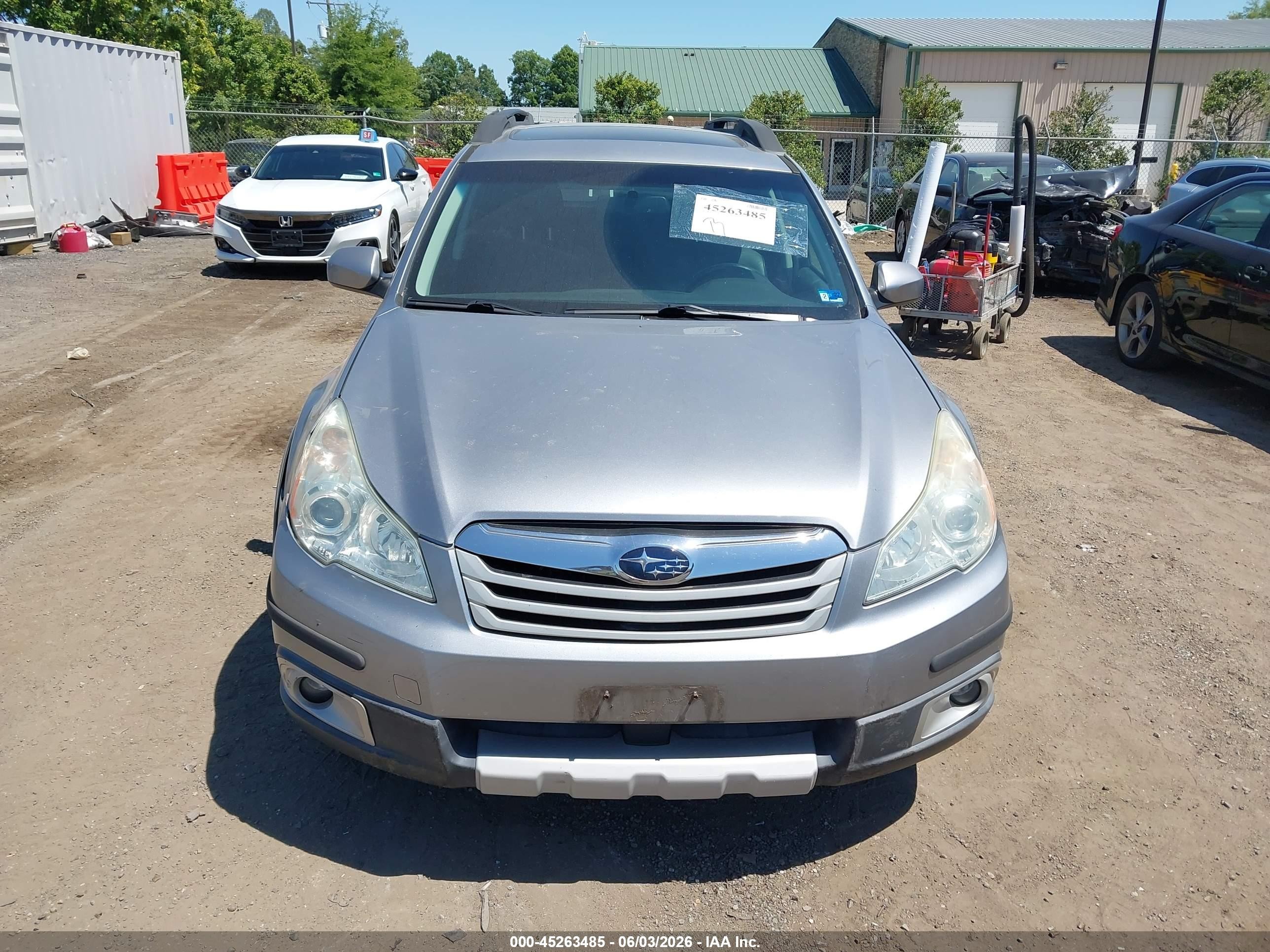 2010 Subaru Outback 2.5i Limited Silver vin: 4S4BRBKC5A3376920