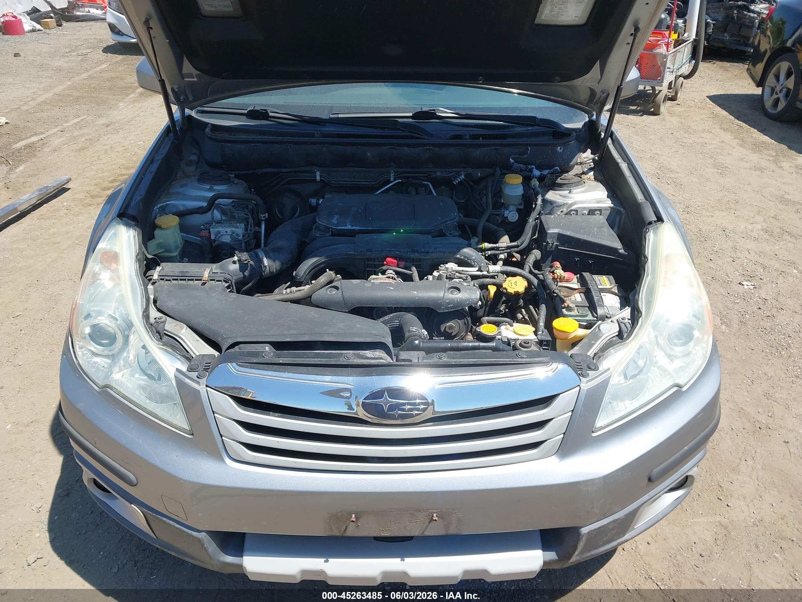 2010 Subaru Outback 2.5i Limited Silver vin: 4S4BRBKC5A3376920