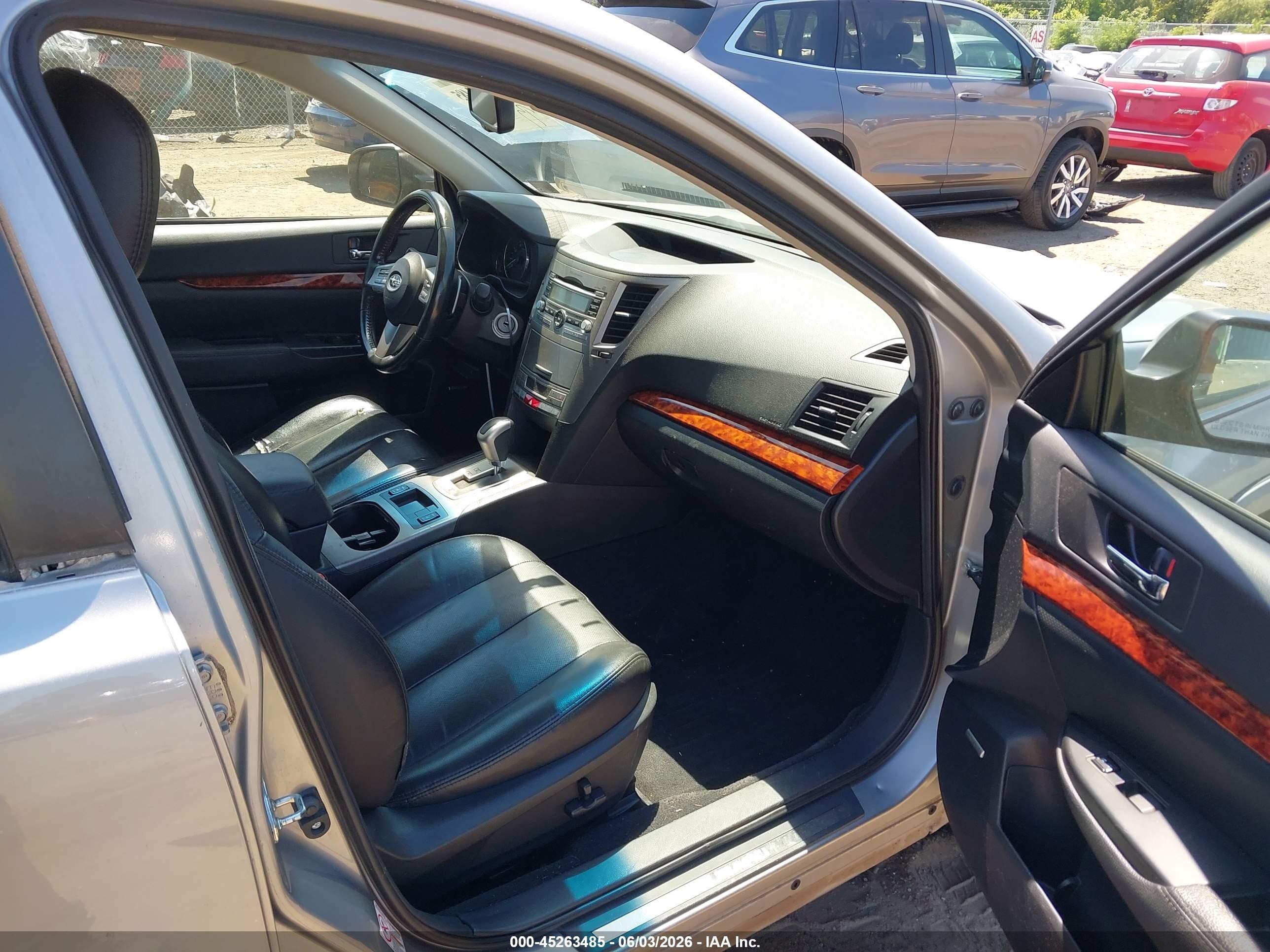 2010 Subaru Outback 2.5i Limited Silver vin: 4S4BRBKC5A3376920