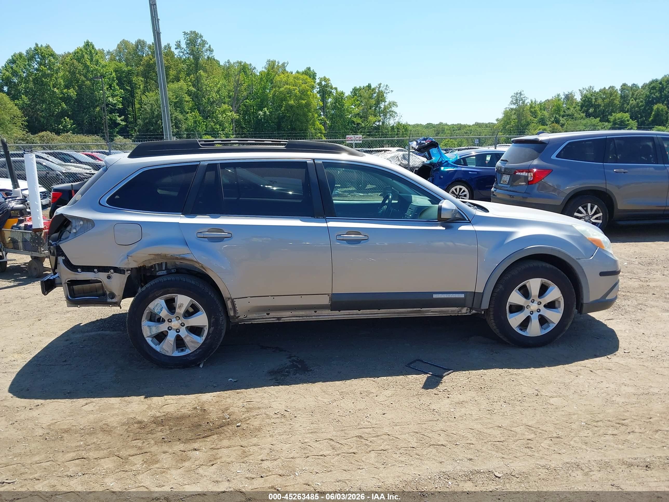 2010 Subaru Outback 2.5i Limited Silver vin: 4S4BRBKC5A3376920