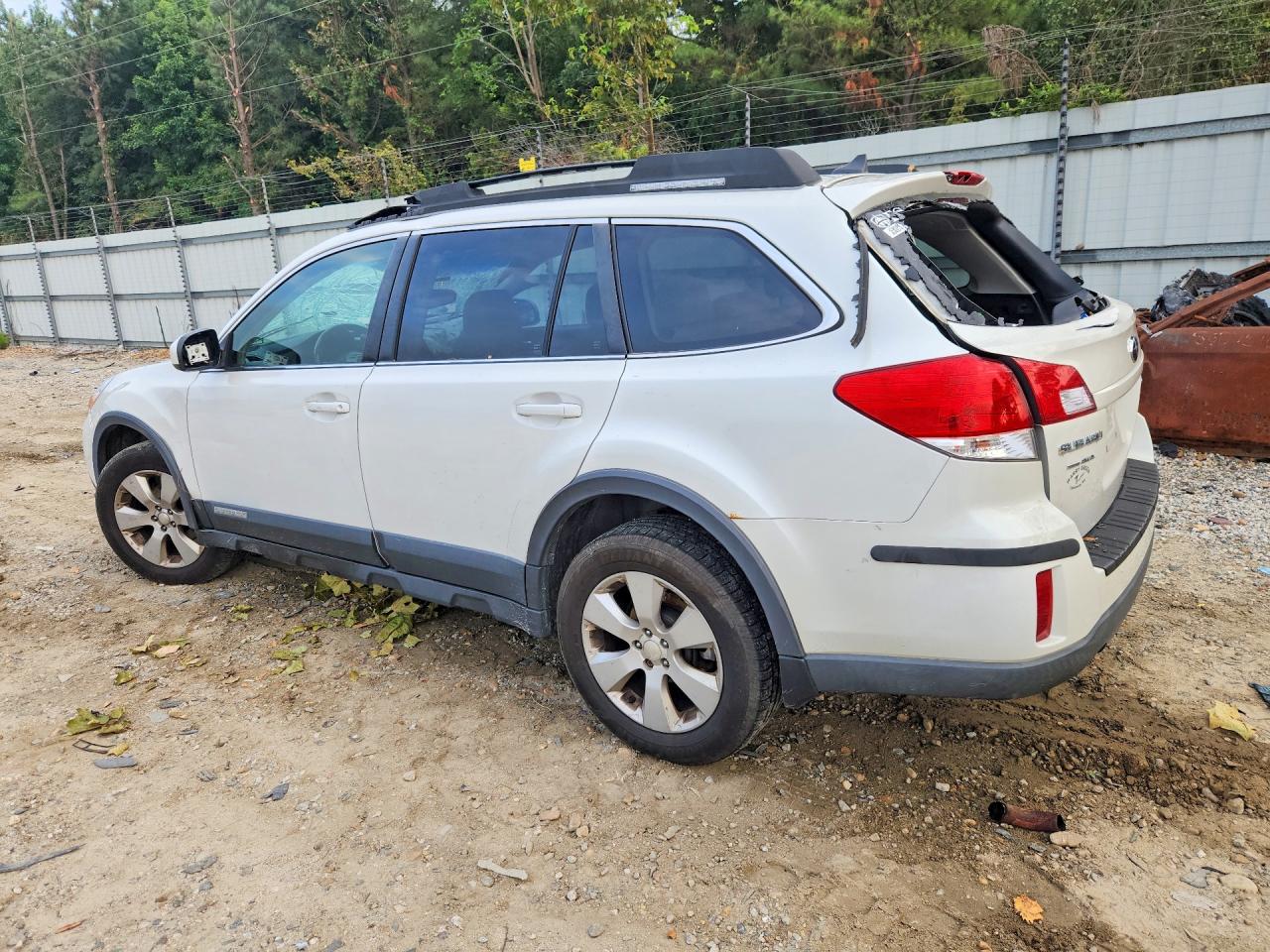 2011 Subaru Outback 2.5i Limited White vin: 4S4BRBKC5B3407200