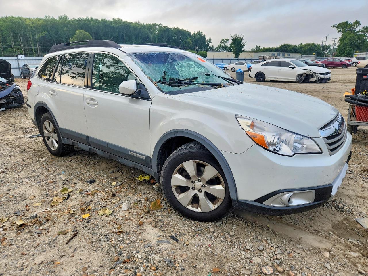 2011 Subaru Outback 2.5i Limited White vin: 4S4BRBKC5B3407200